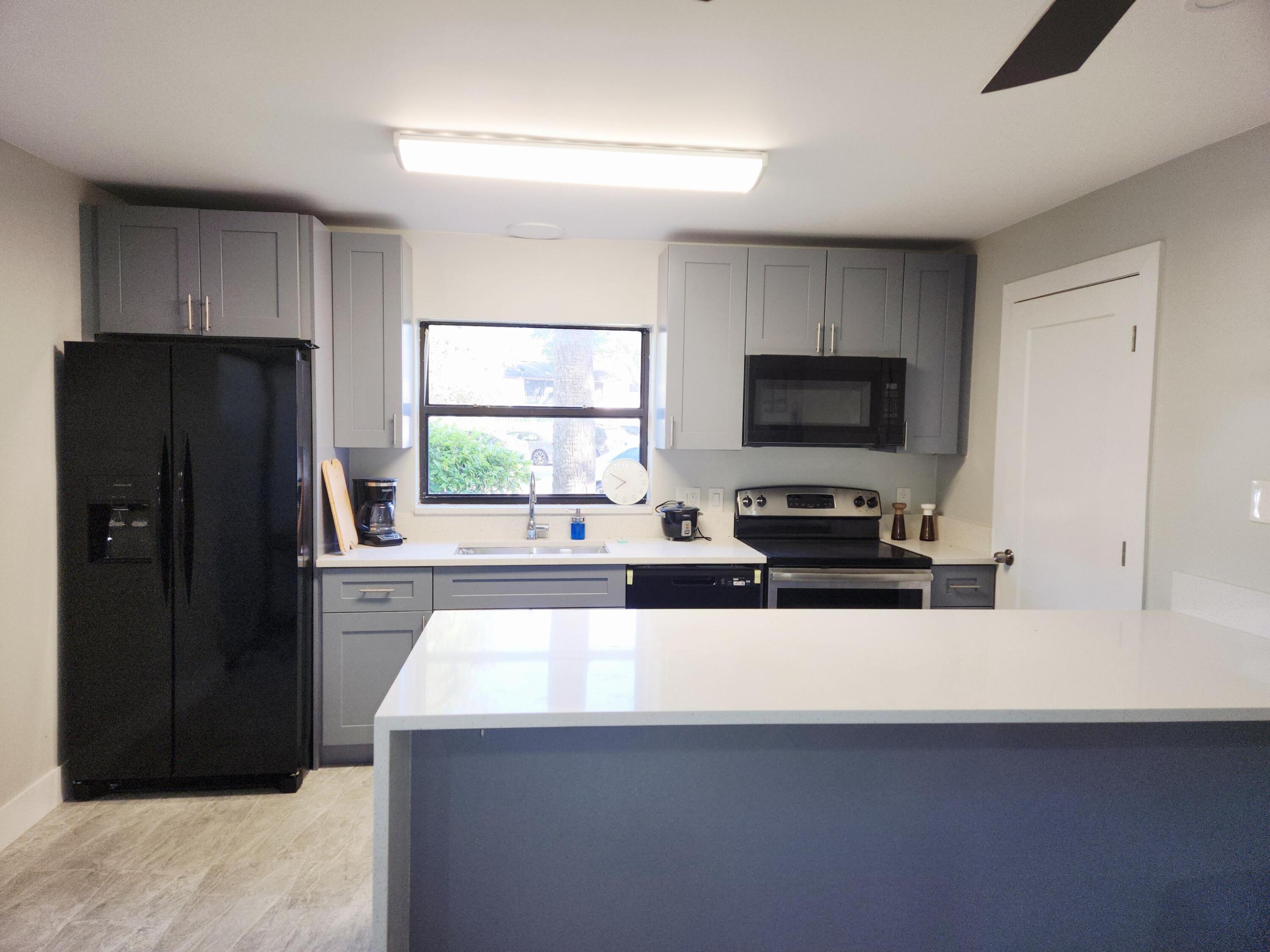 2050 Oleander Boulevard 8-109 Property Photo 4