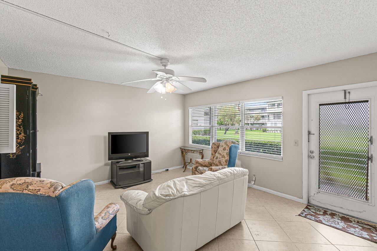 175 Suffolk E Property Photo 6