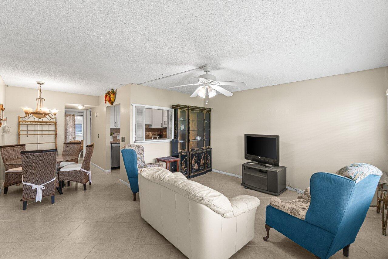 175 Suffolk E Property Photo 7