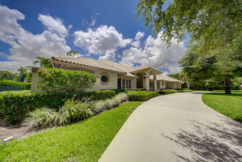 13406 Doubletree Circle Property Photo 3