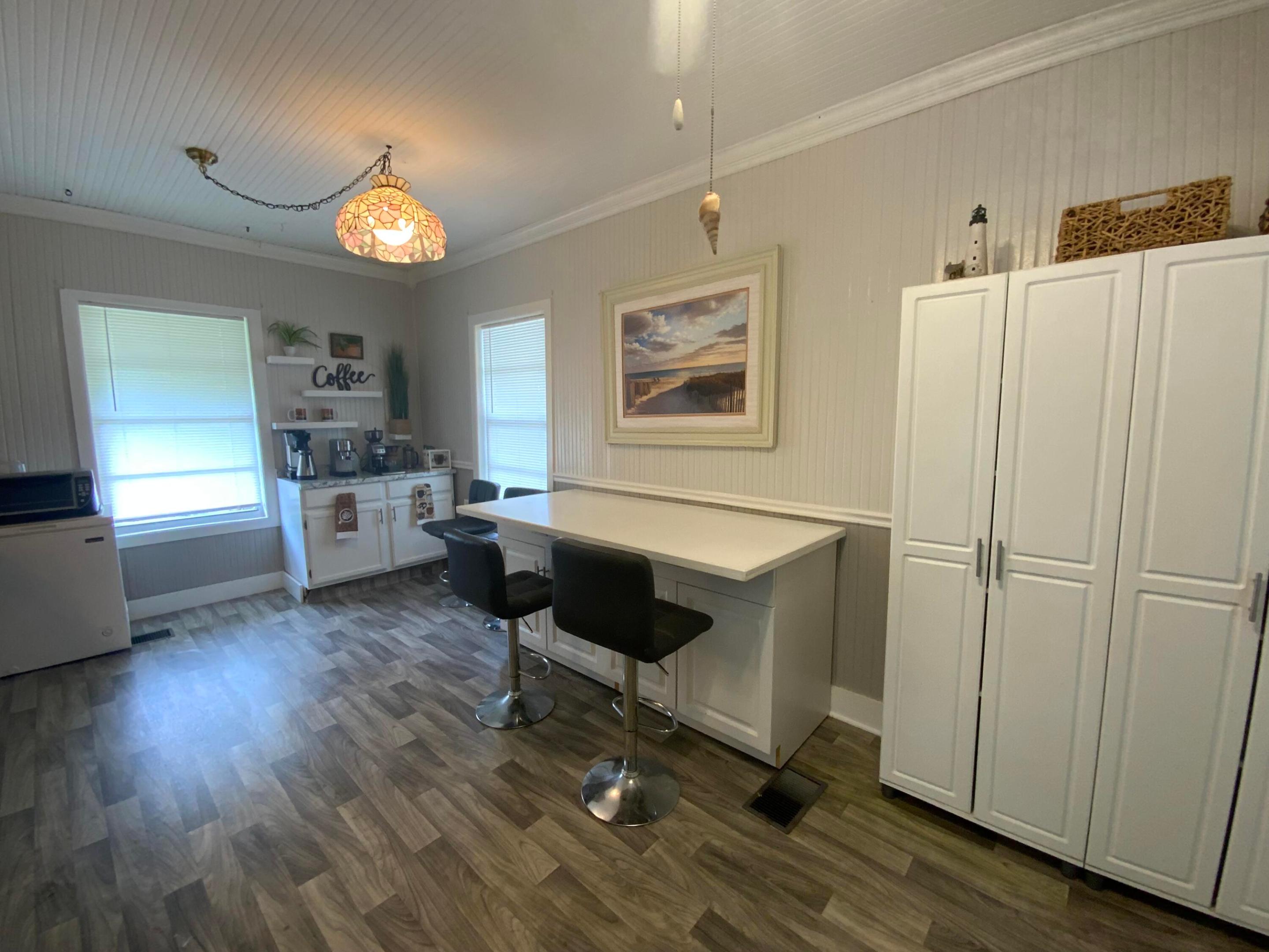 1099 7th Street Property Photo 3