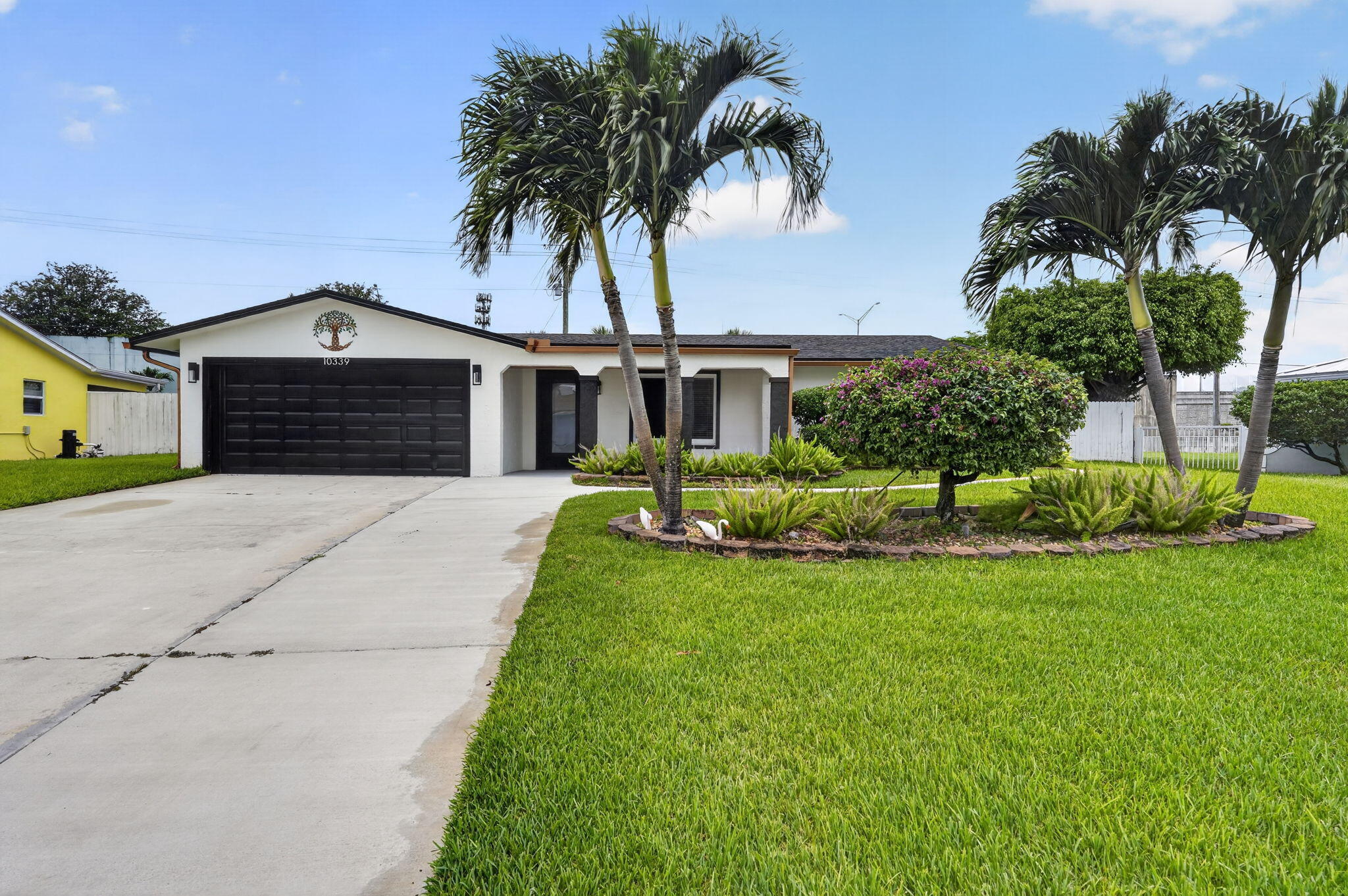10339 Daphne Avenue Property Photo 1