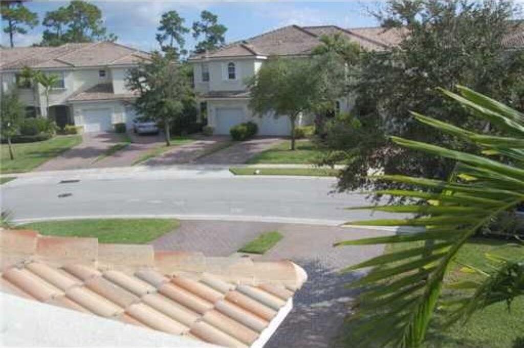 13377 Georgian Court Property Photo 3