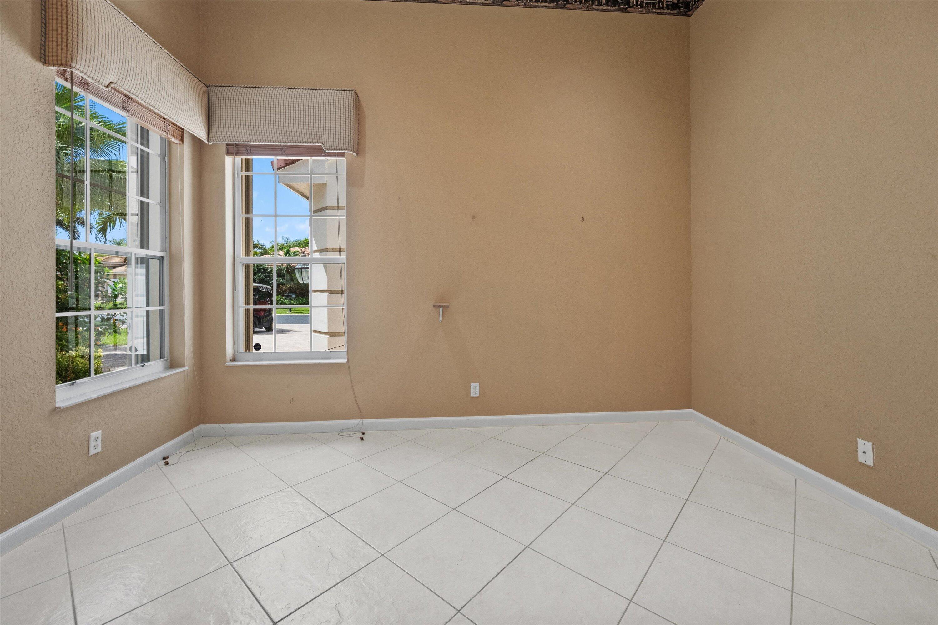 10911 Royal Devon Way Property Photo 27