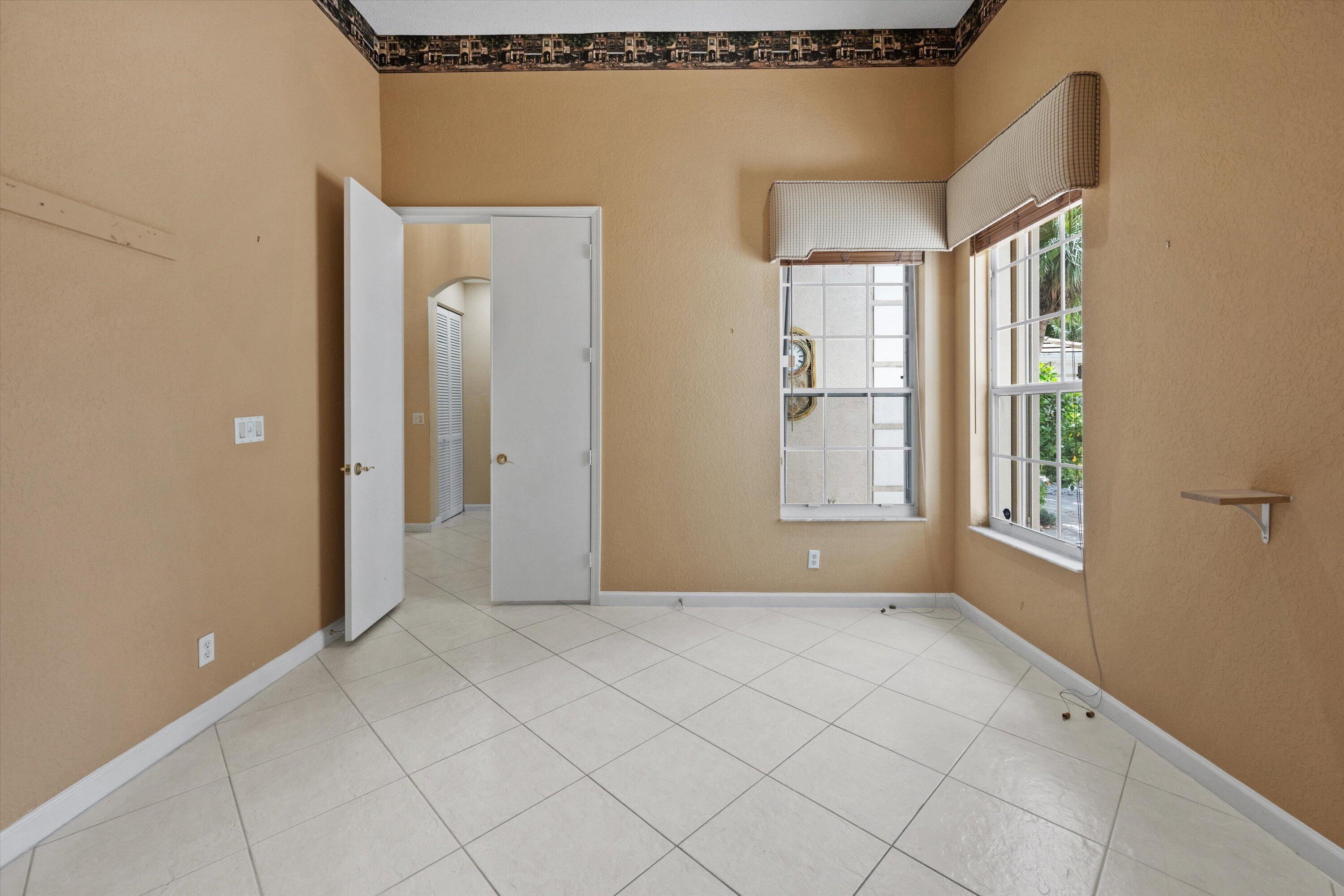 10911 Royal Devon Way Property Photo 28