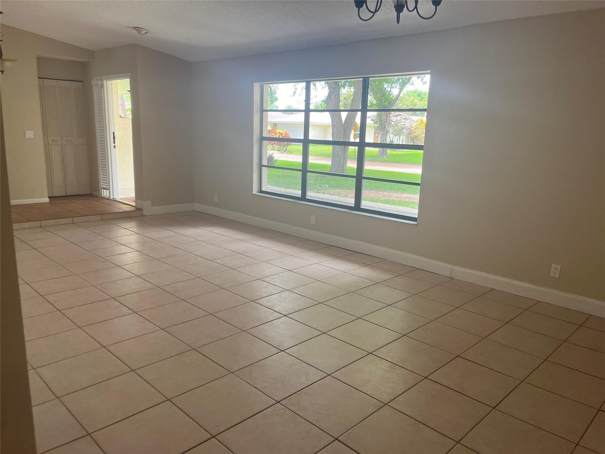 10734 Nw 17th Manor Property Photo 6