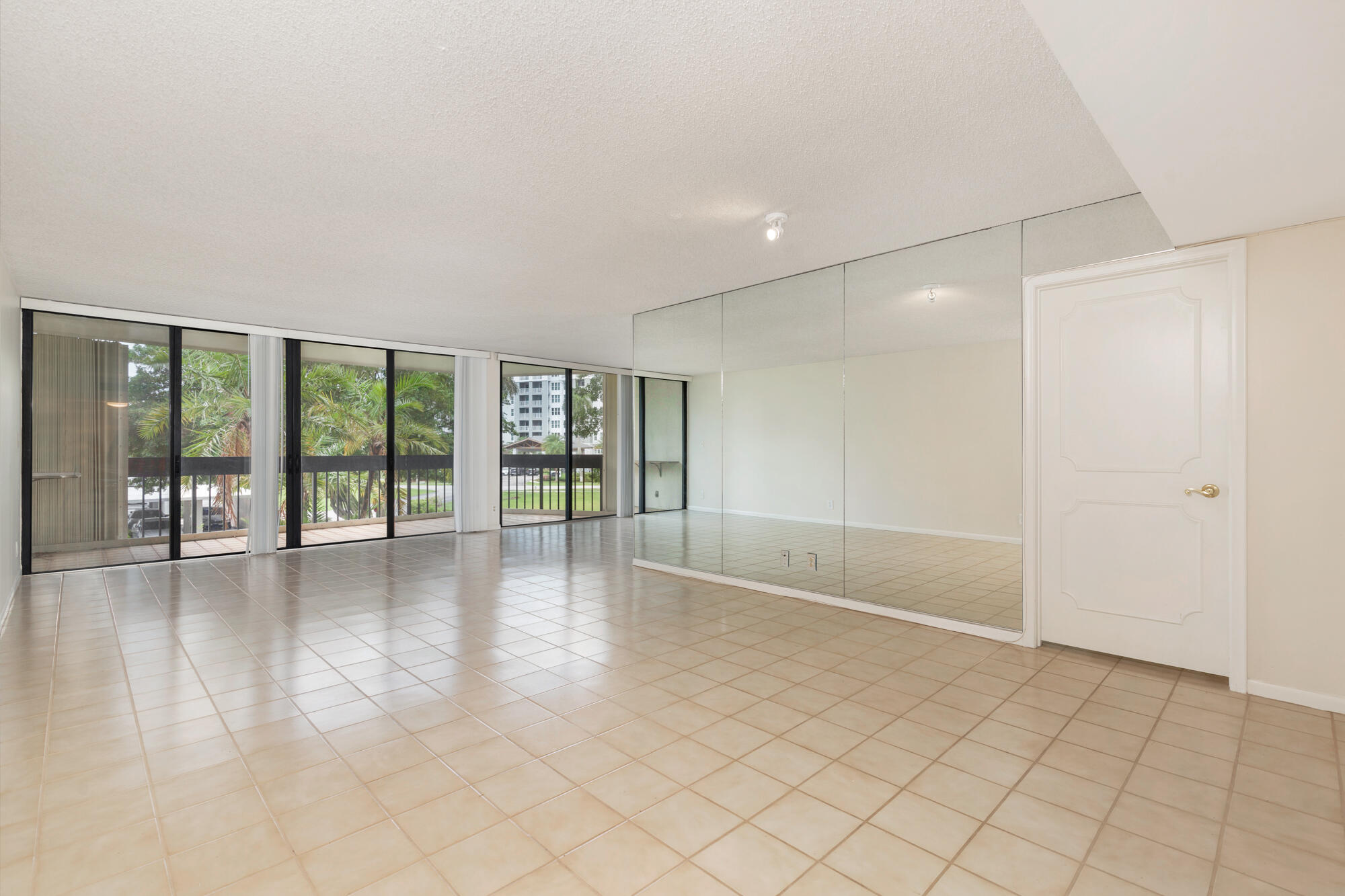 2000 Presidential Way 206 Property Photo 3