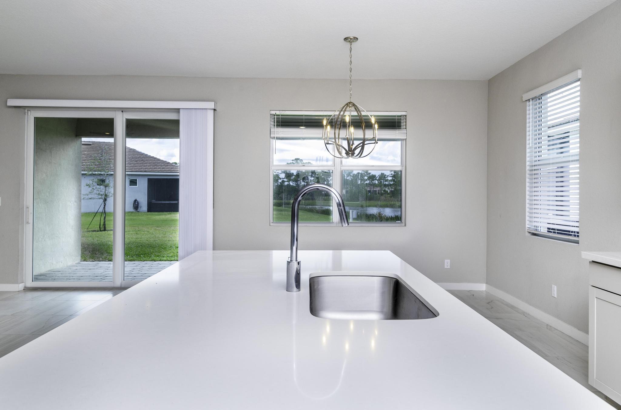 4530 Nw Exchange Avenue Property Photo 8