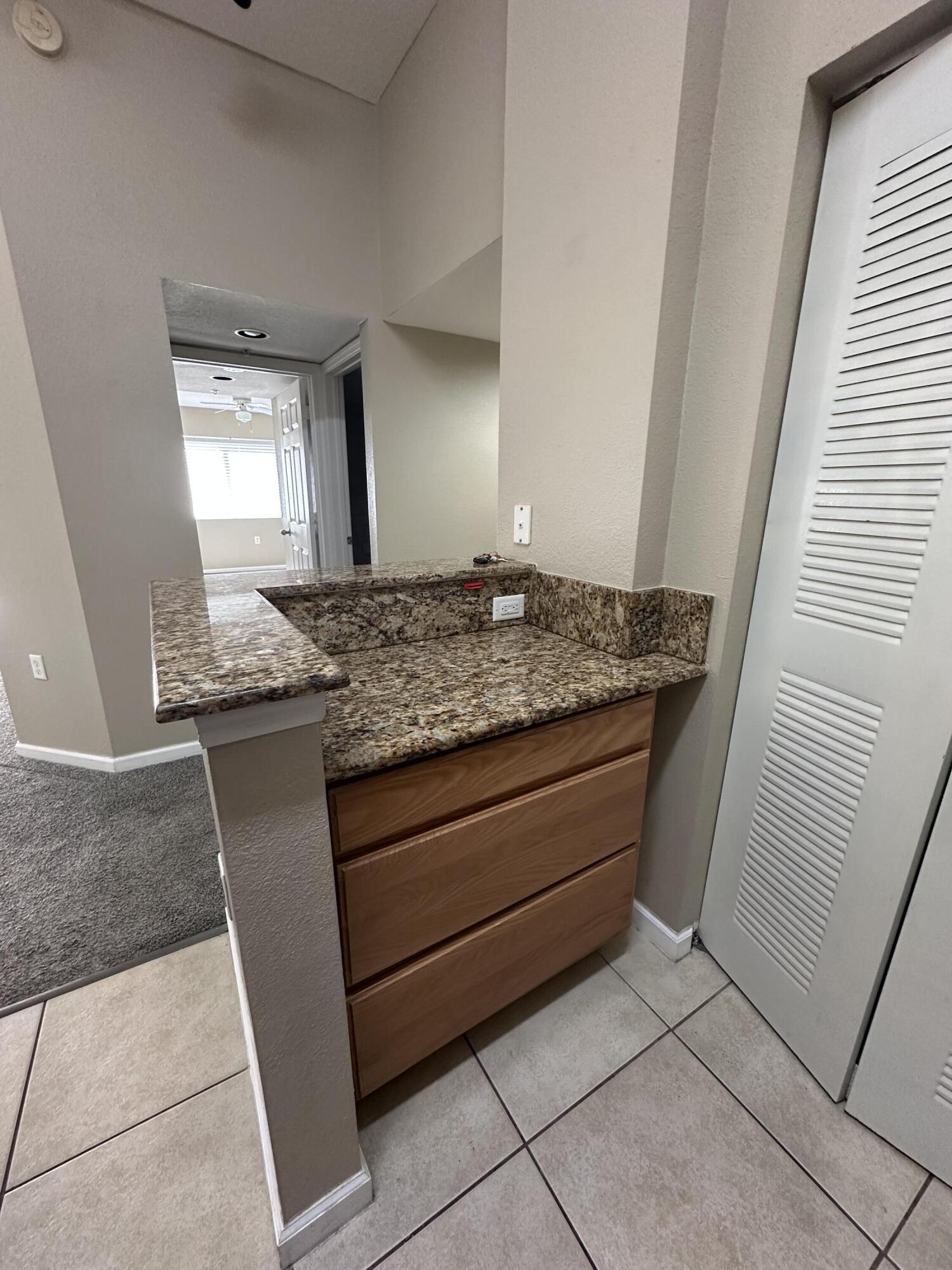 281 Sw Palm Drive 201 Property Photo 8