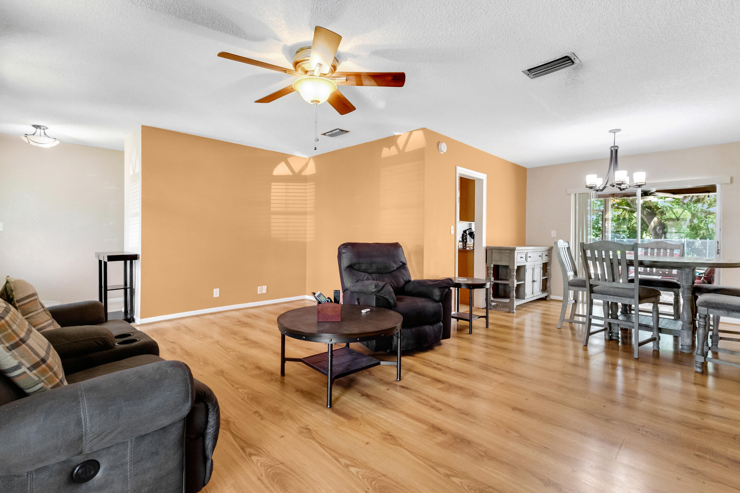 10875 Nw 40th Street Property Photo 12