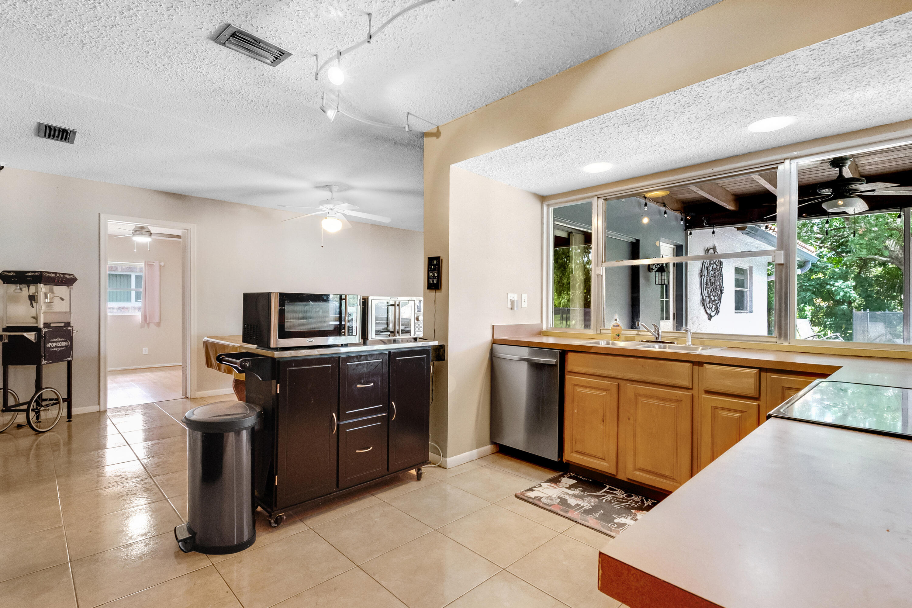 10875 Nw 40th Street Property Photo 18