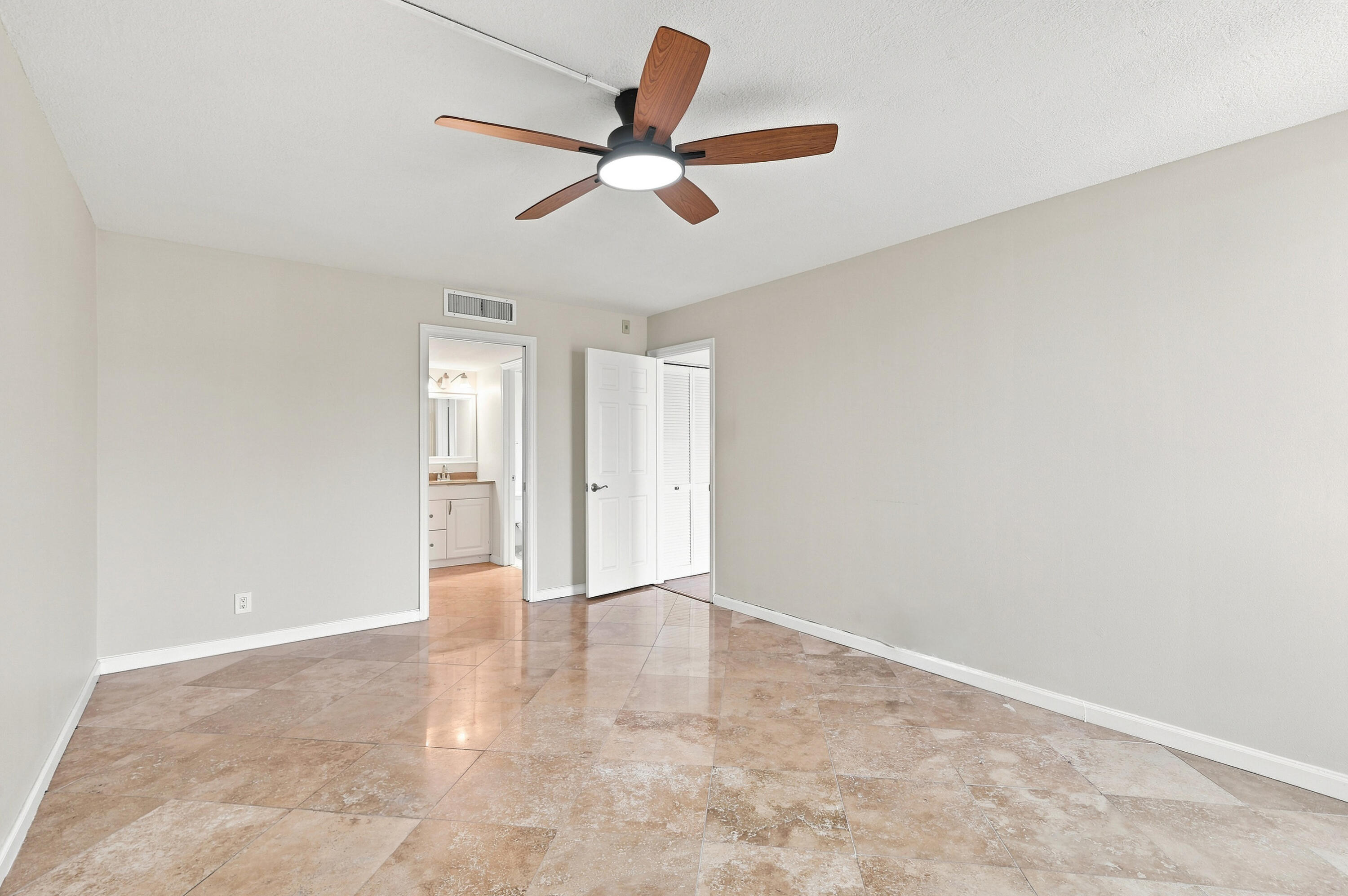 1301 River Reach Drive 514 Property Photo 27