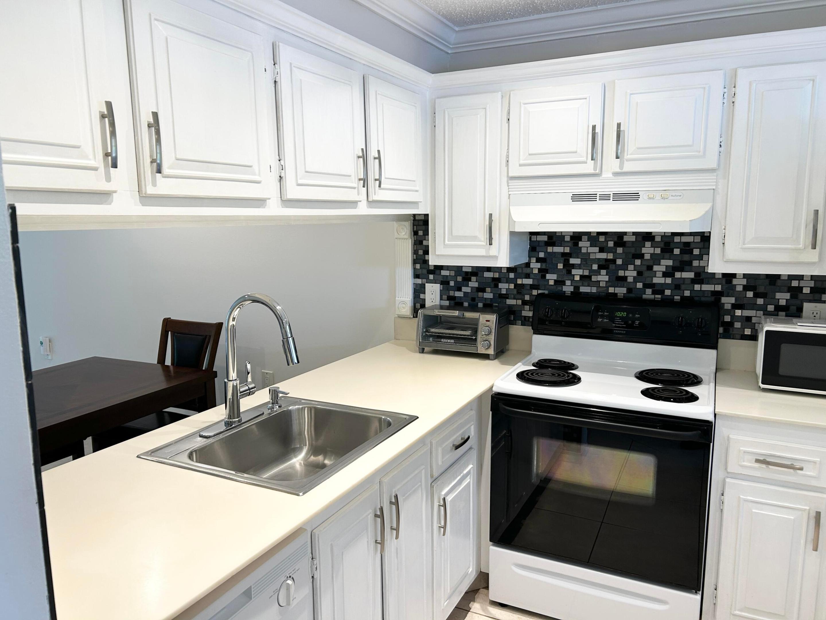 2613 Nassau Bend C2 Property Photo 5
