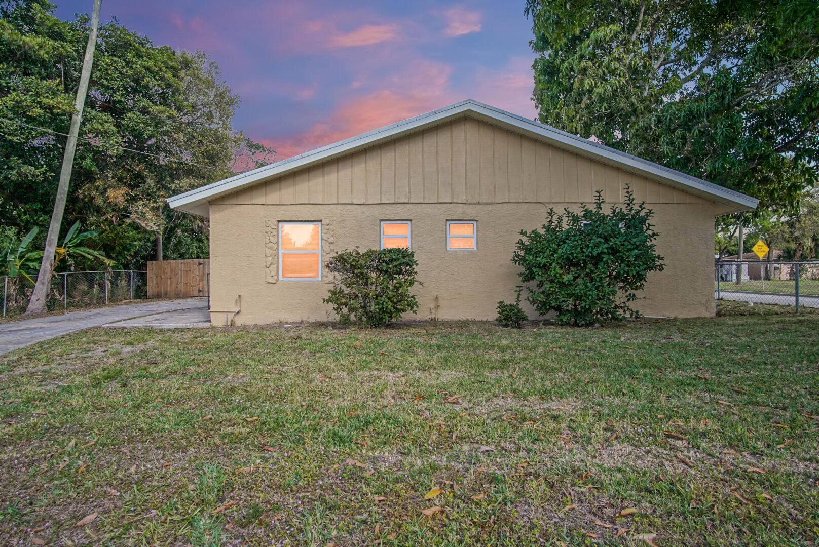 1002 Avenue E Property Photo 1
