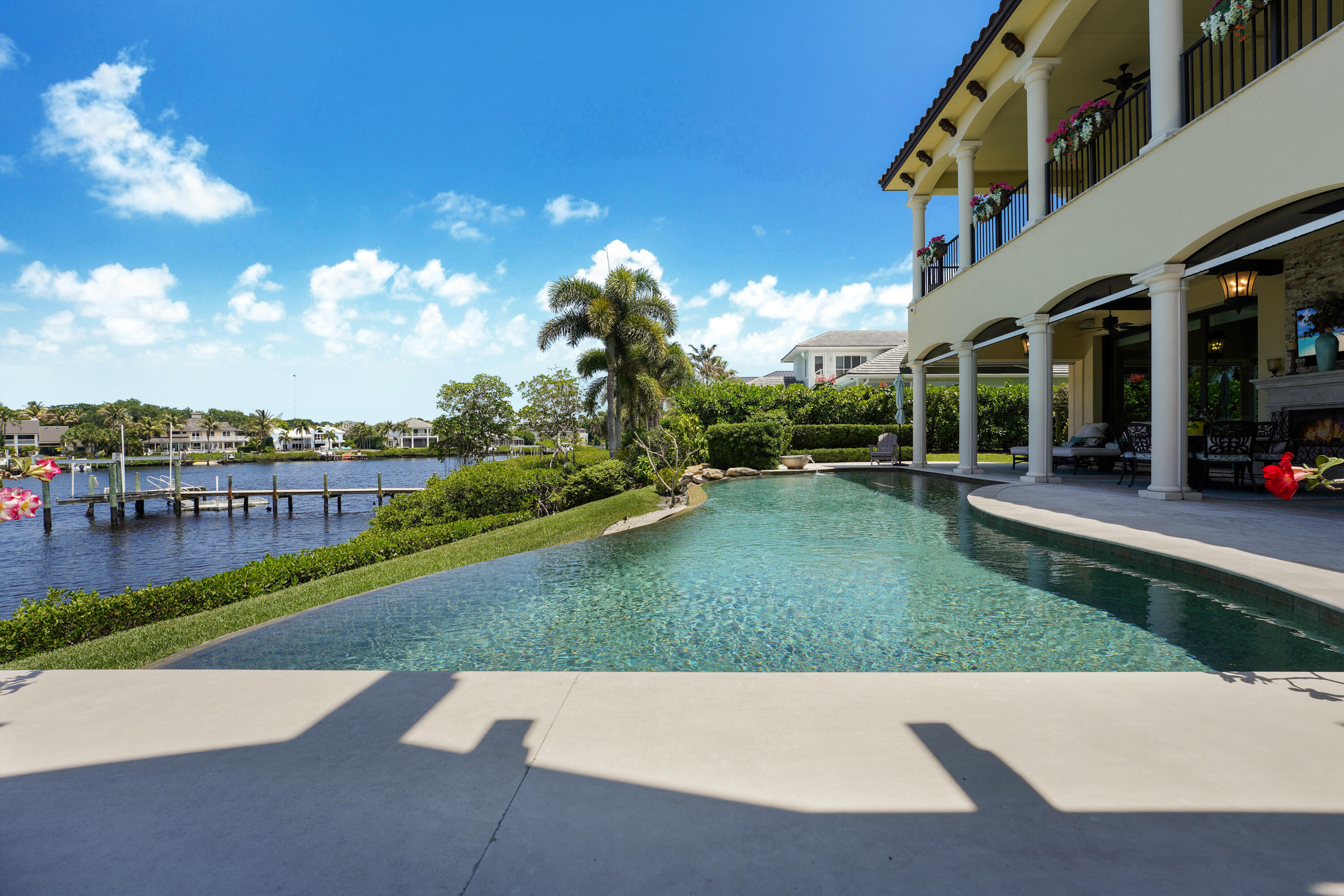 10433 Se Banyan Way Property Photo 3