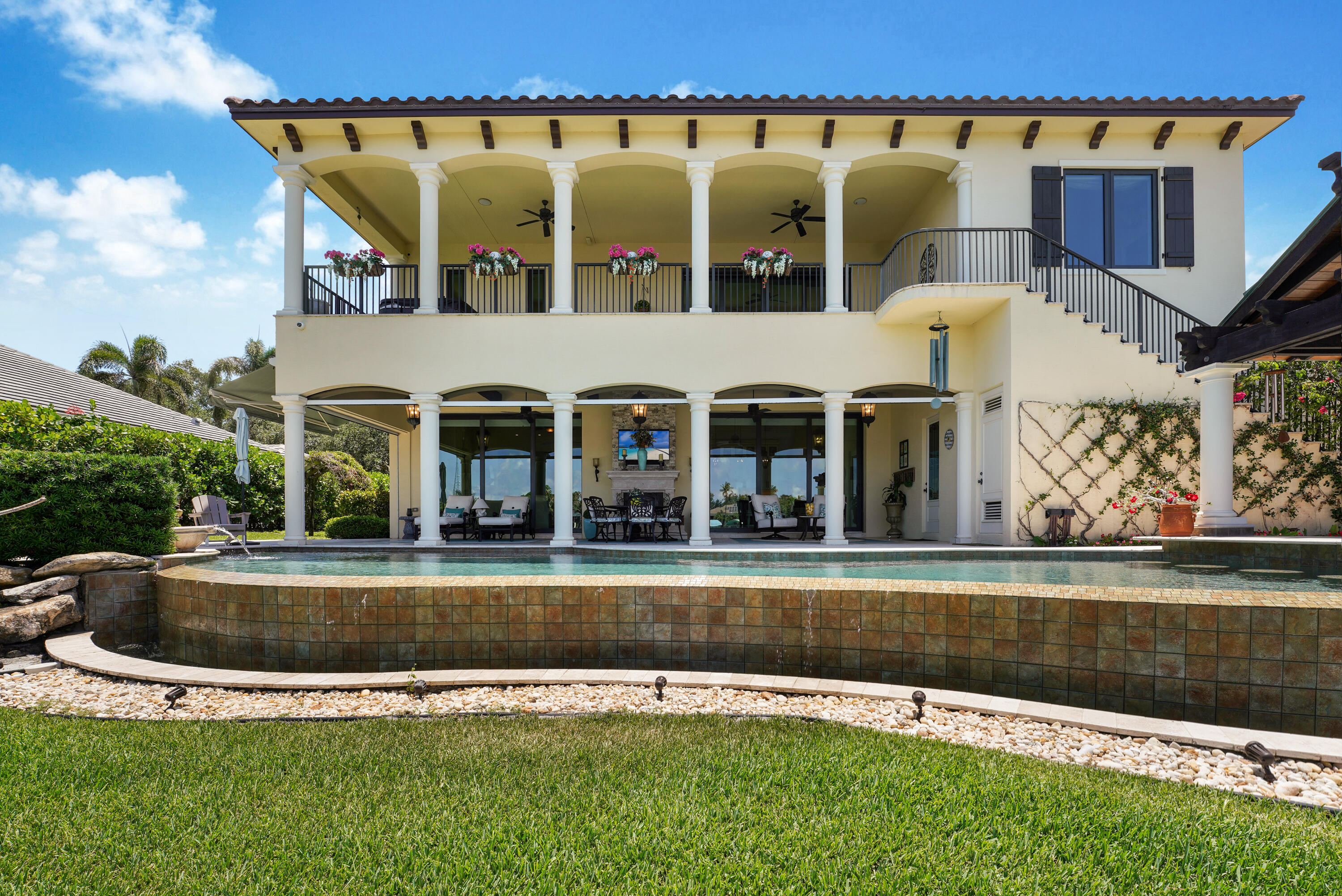 10433 Se Banyan Way Property Photo 16