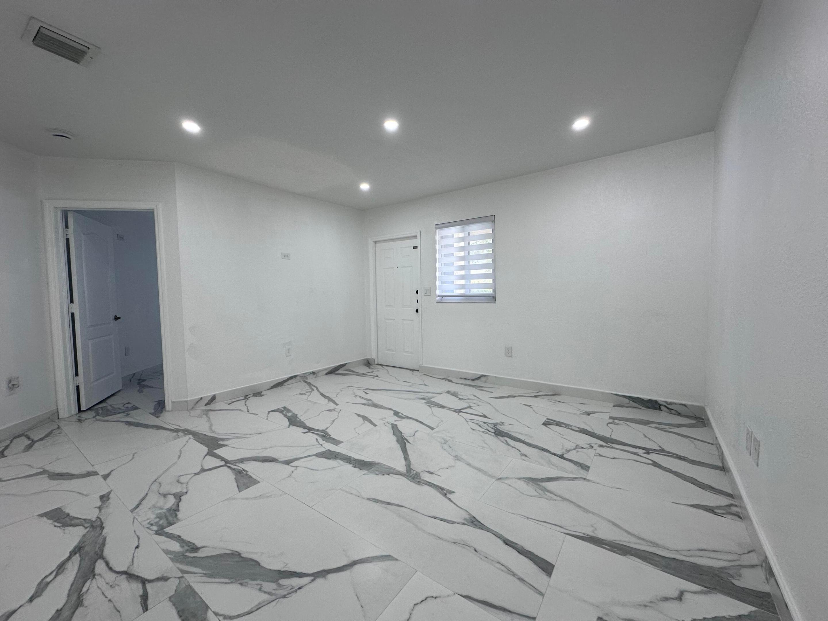 300 E 4th Street 103 Property Photo 12