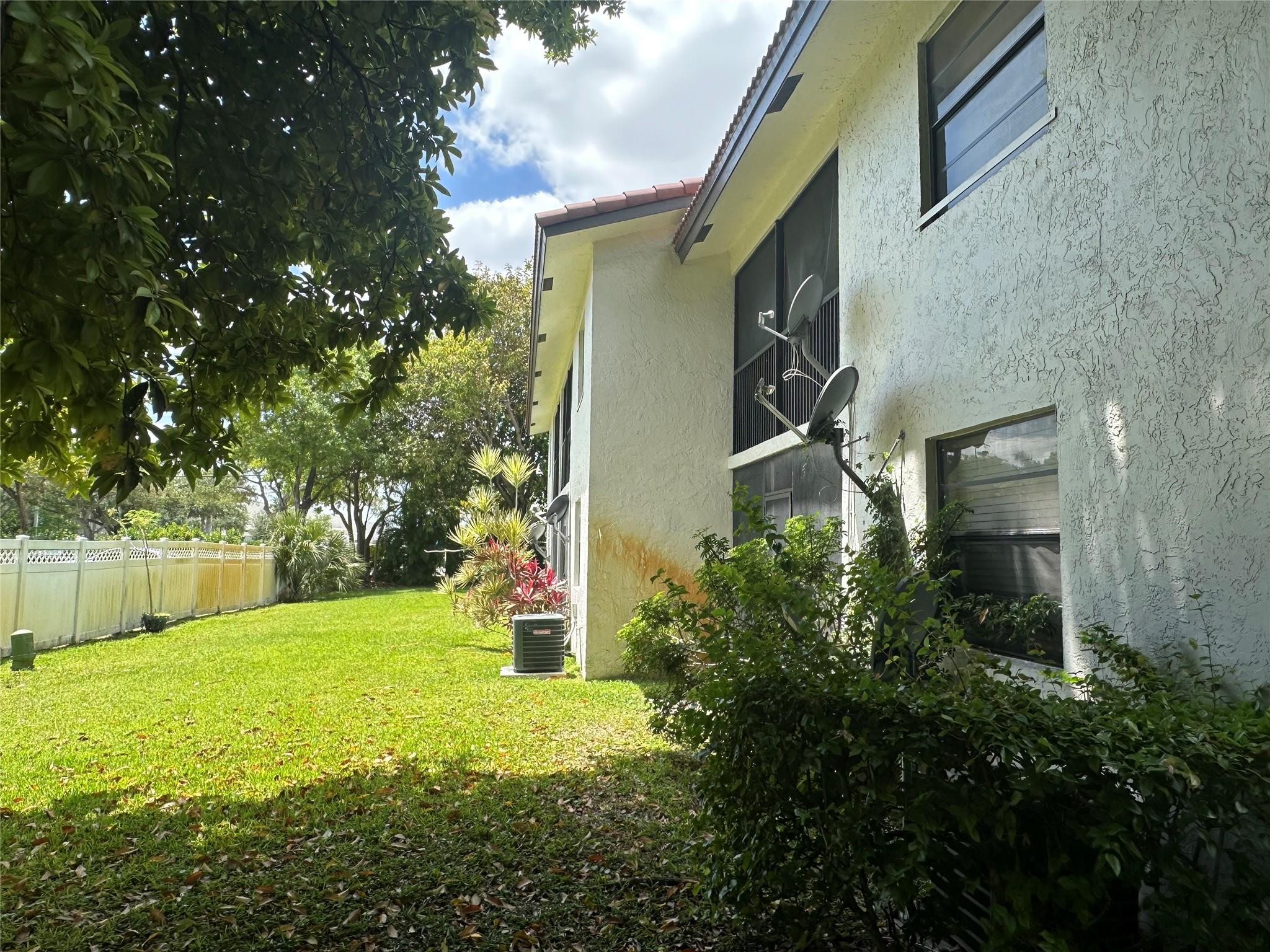 11676 Nw 45th Street Property Photo 5