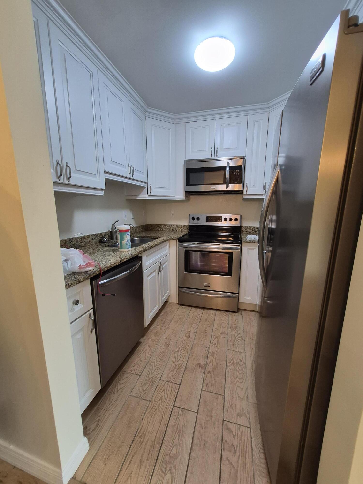 27 Easthampton B Property Photo 1