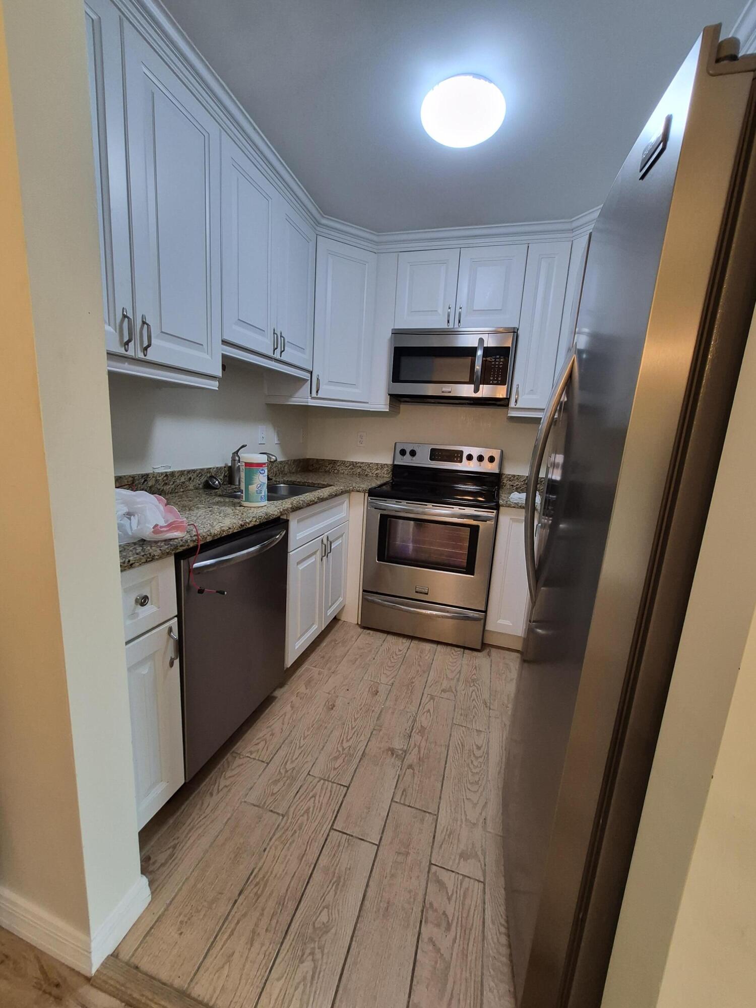 27 Easthampton B Property Photo 3