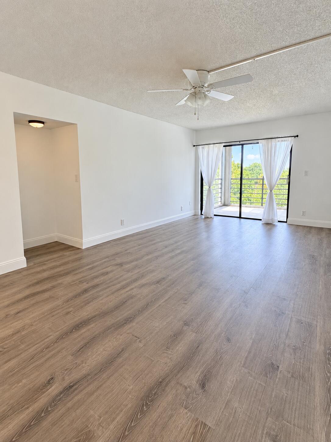 9235 Sw 8th Street 507 Property Photo 4