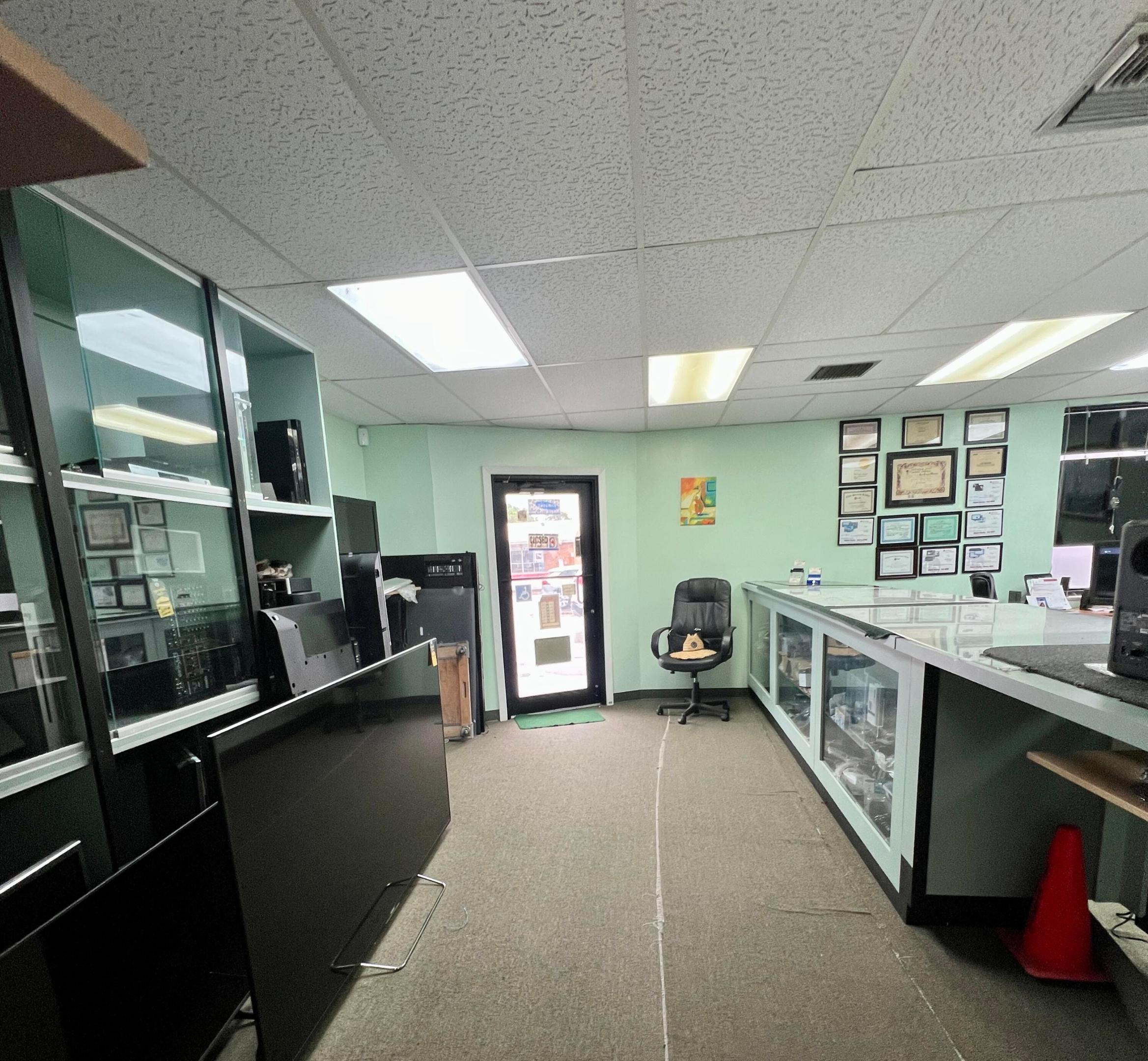 287 E Oakland Park Boulevard Property Photo 3