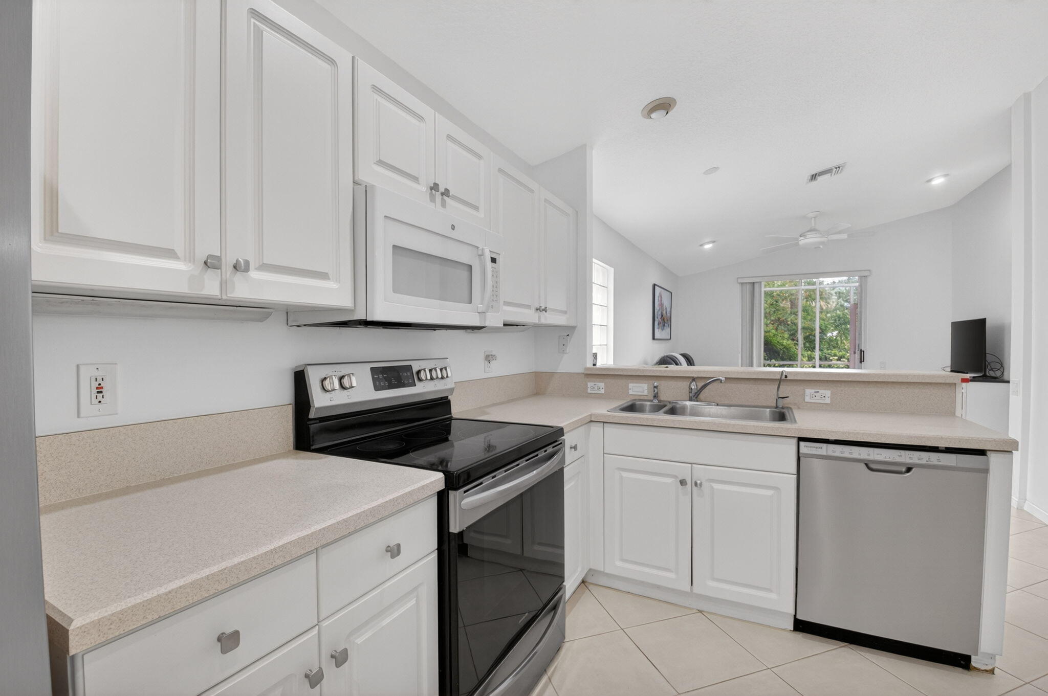 5304 Wycombe Avenue Property Photo 10