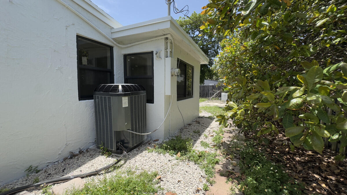 235 Sw 21st Way Property Photo 8