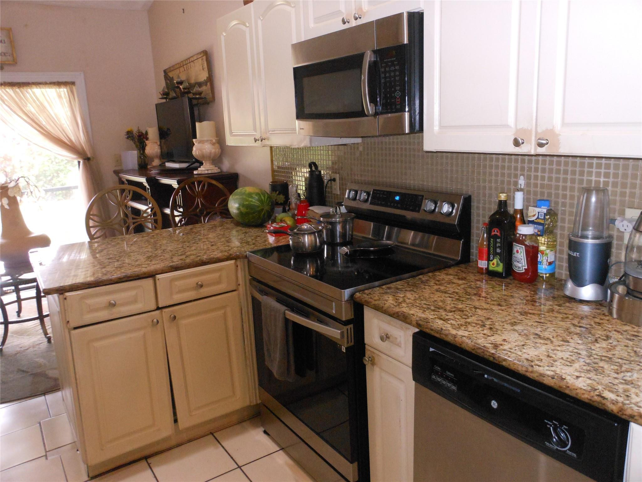 8706 Nw 83rd Street Property Photo 6