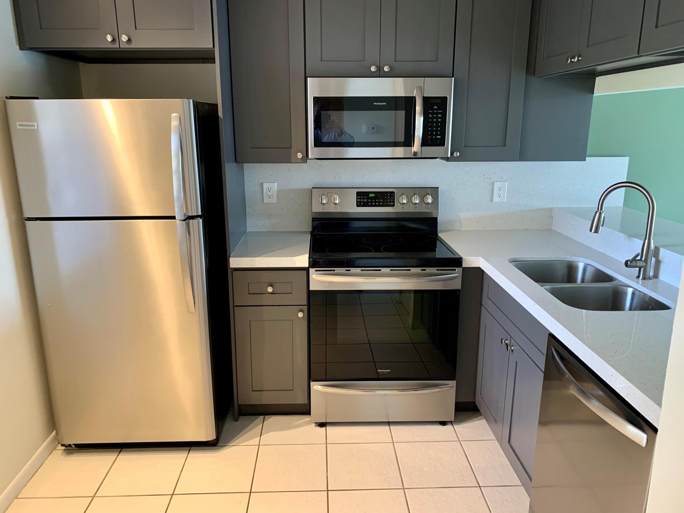 10501 W Broward Boulevard 405 Property Photo 1