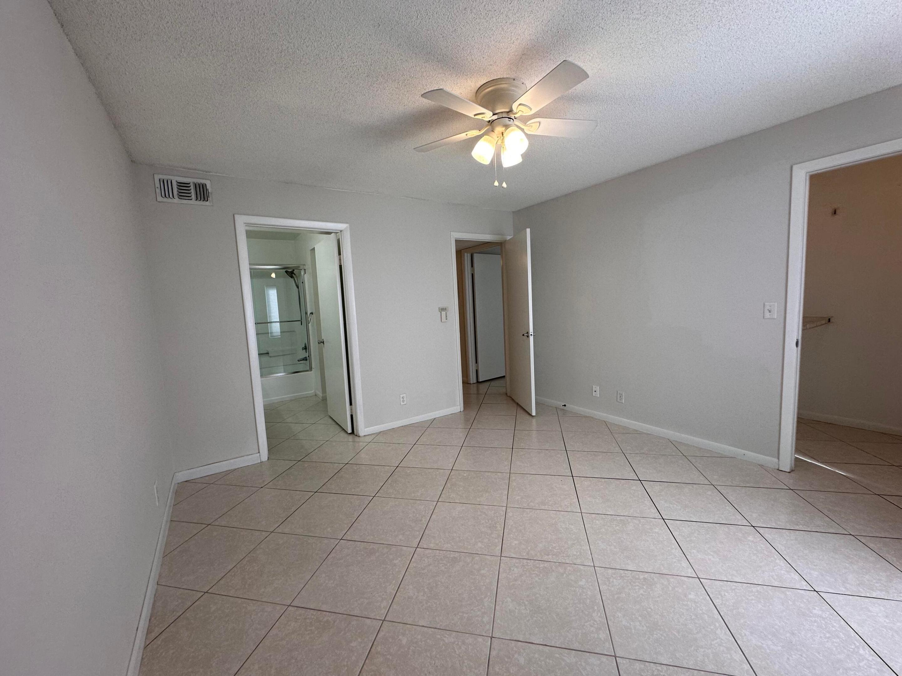 815 W Boynton Beach Boulevard 16-104 Property Photo 8