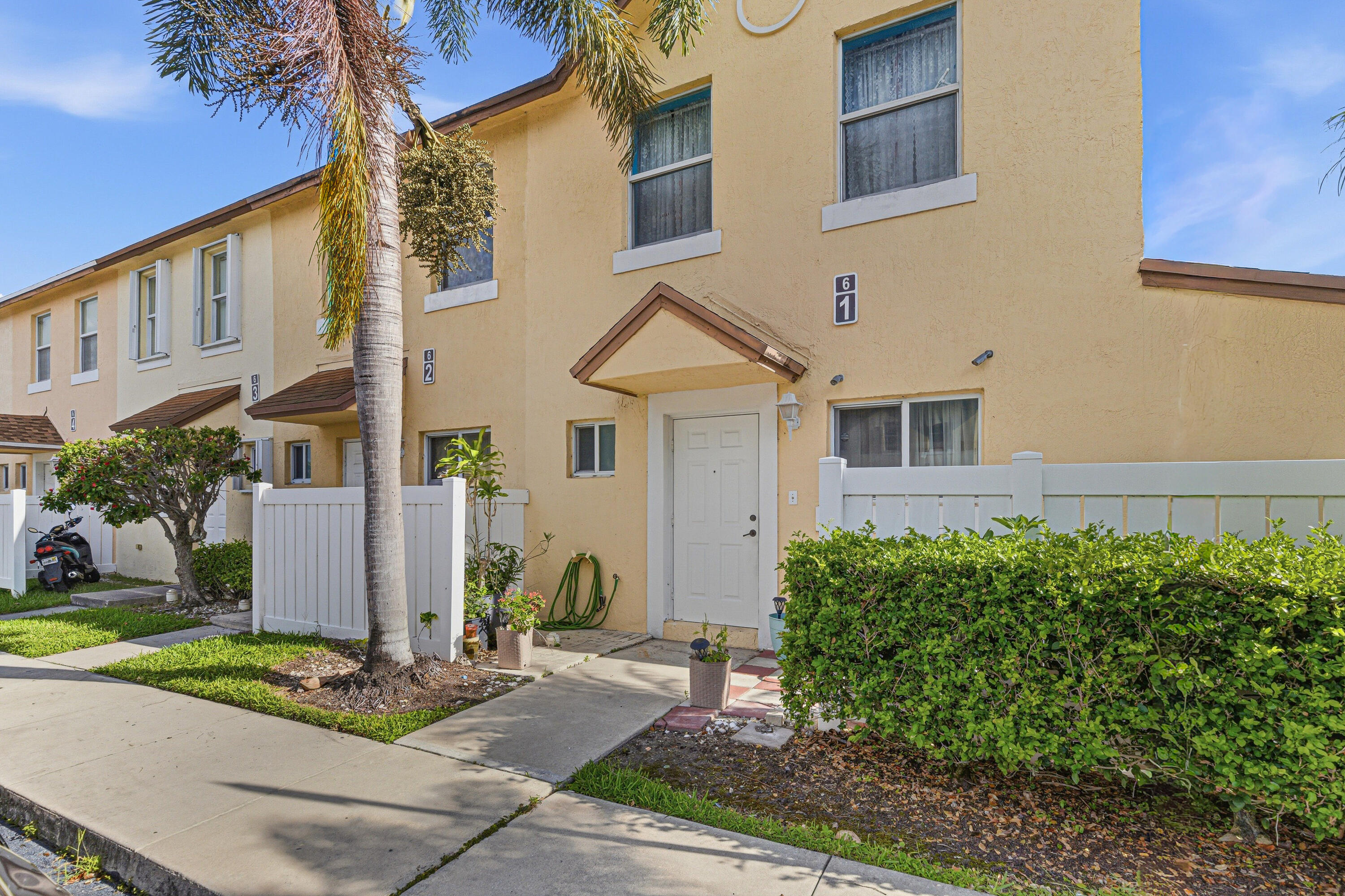 6631 Winfield Boulevard 1-6 Property Photo 1