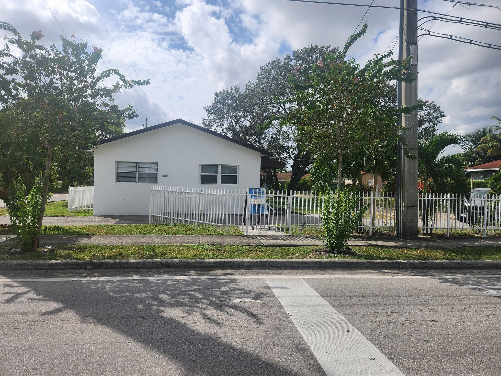 1000 Foster Road Property Photo 2