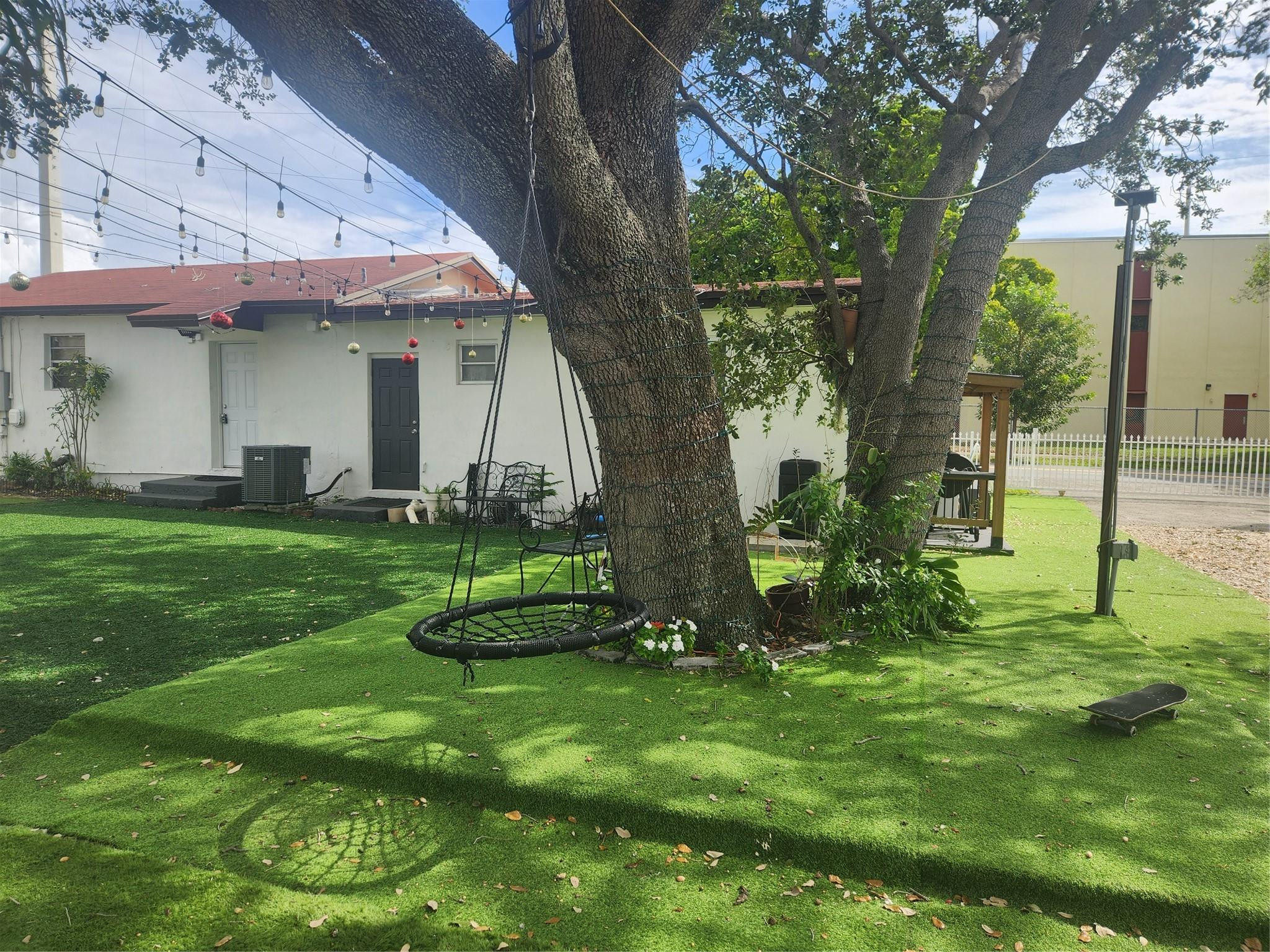 1000 Foster Road Property Photo 16