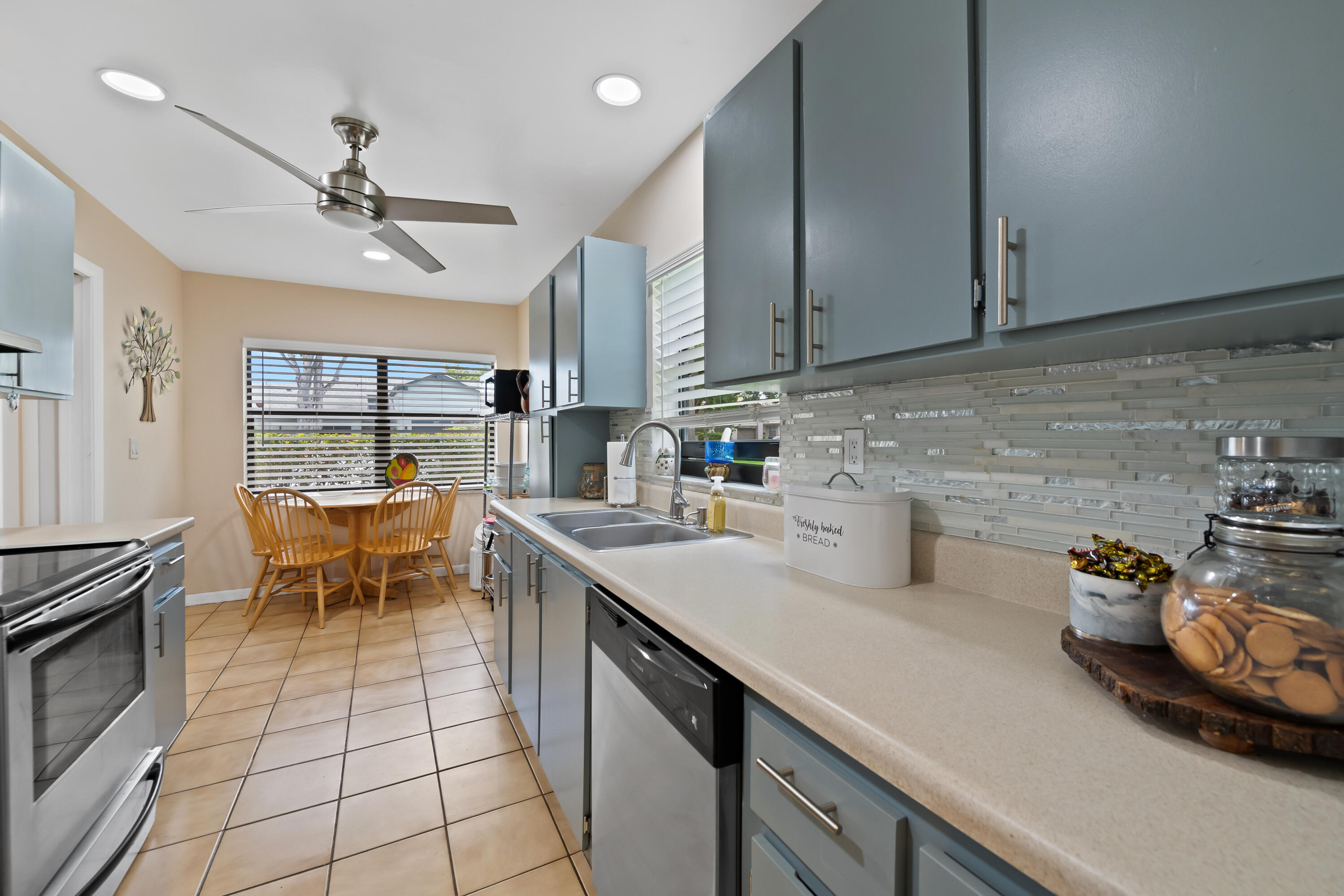 8108 Nw 100th Way Property Photo 6