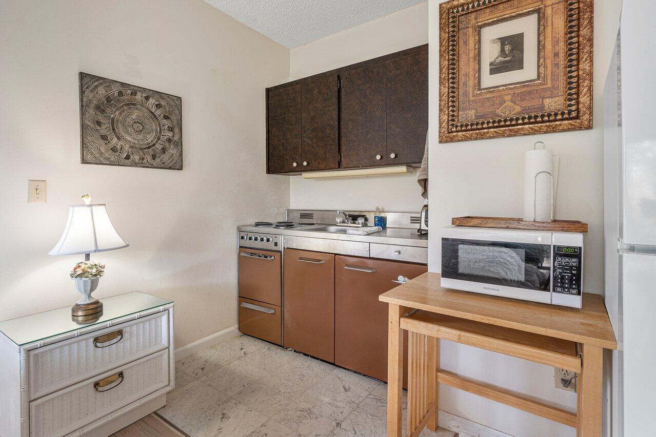 11863 Wimbledon Circle 427 Property Photo 5