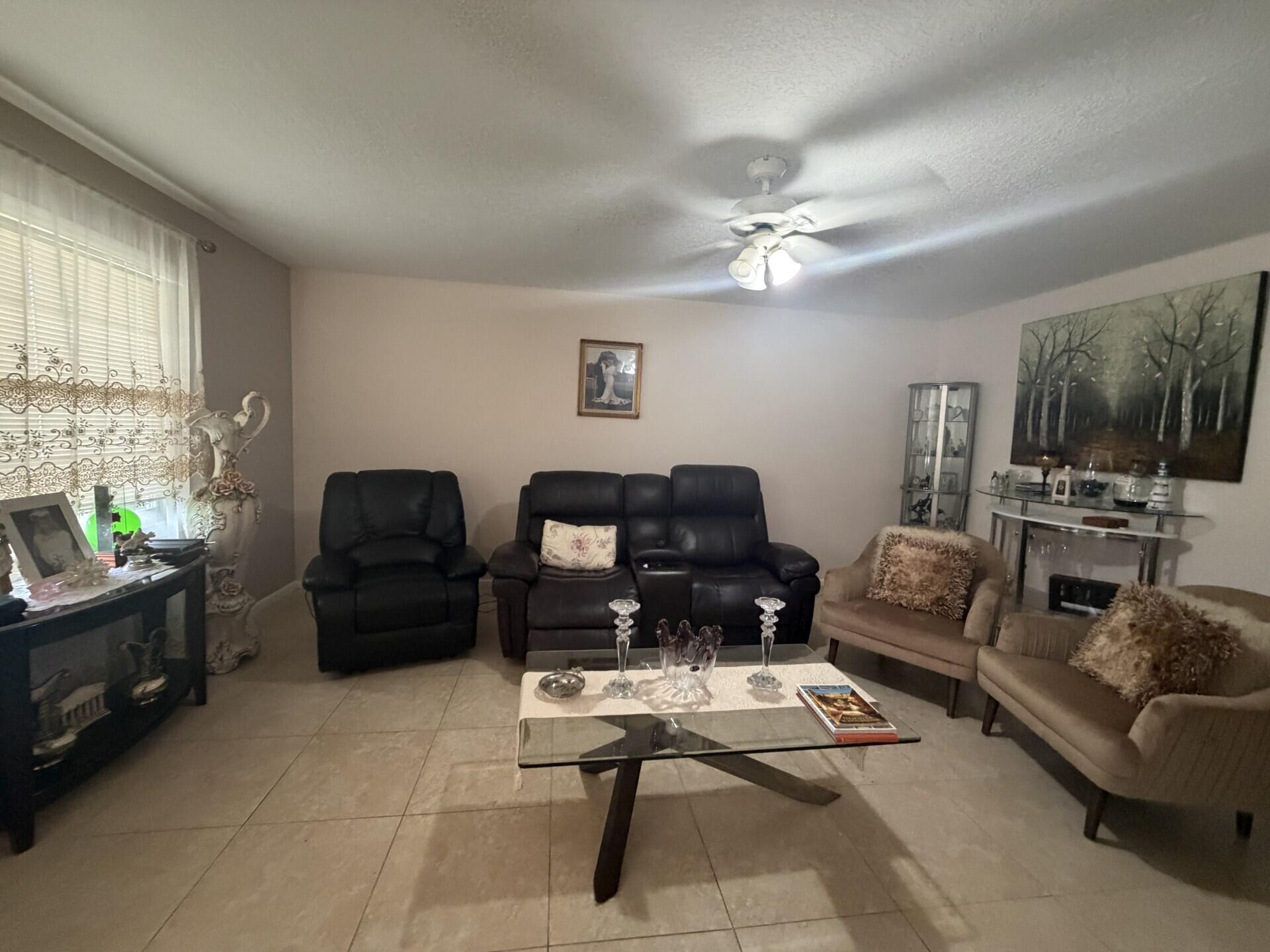 1011 Ventnor Crescent Property Photo 1