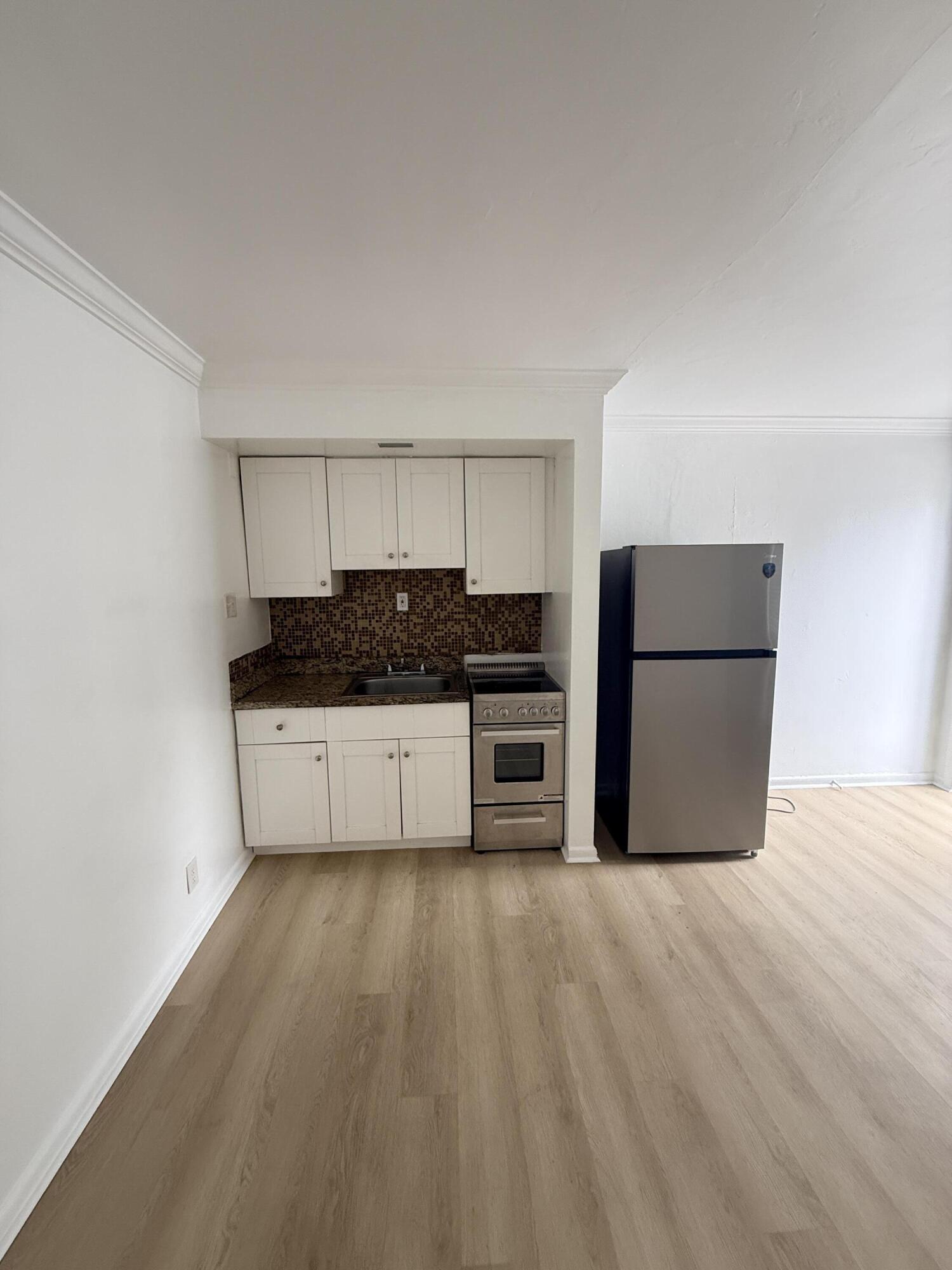 220 Walton Boulevard Unit 2 Property Photo 5