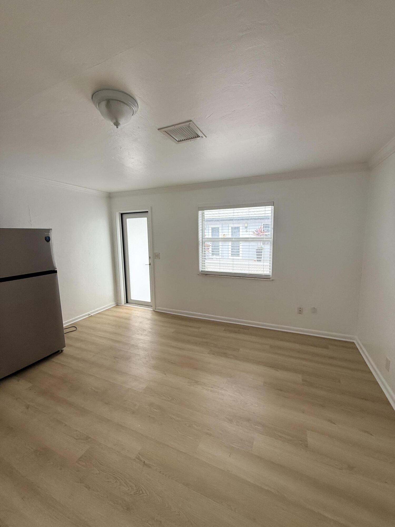 220 Walton Boulevard Unit 2 Property Photo 6