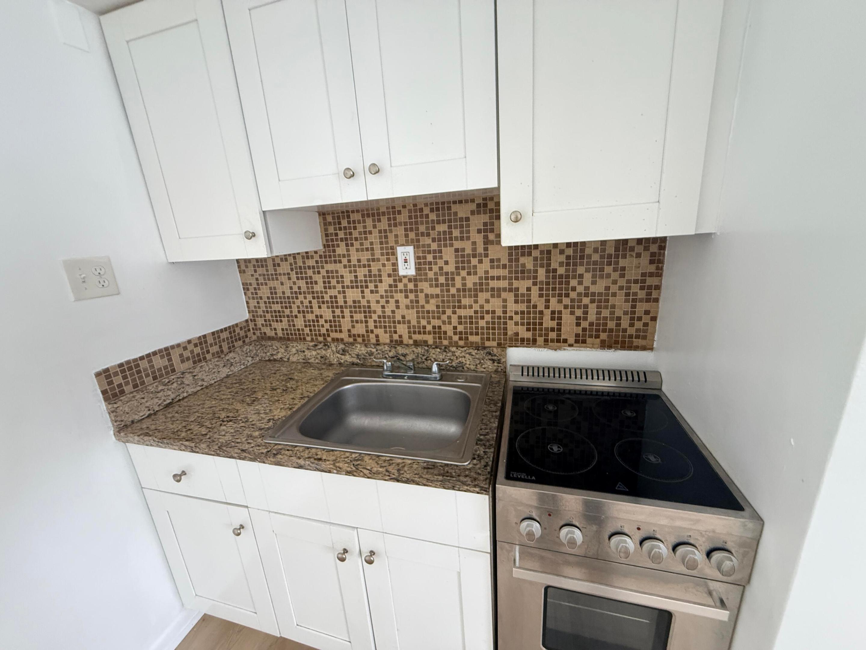 220 Walton Boulevard Unit 2 Property Photo 8
