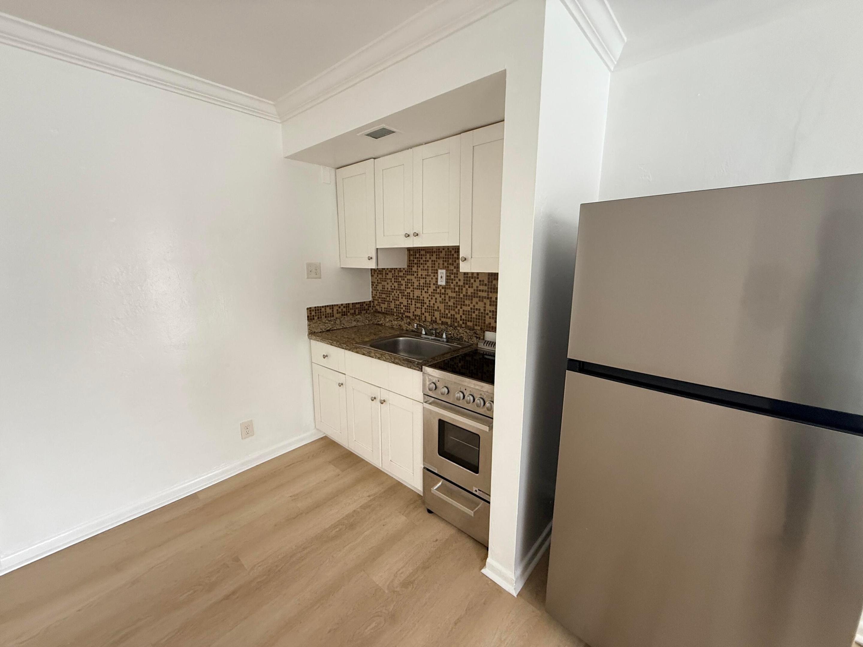 220 Walton Boulevard Unit 2 Property Photo 9