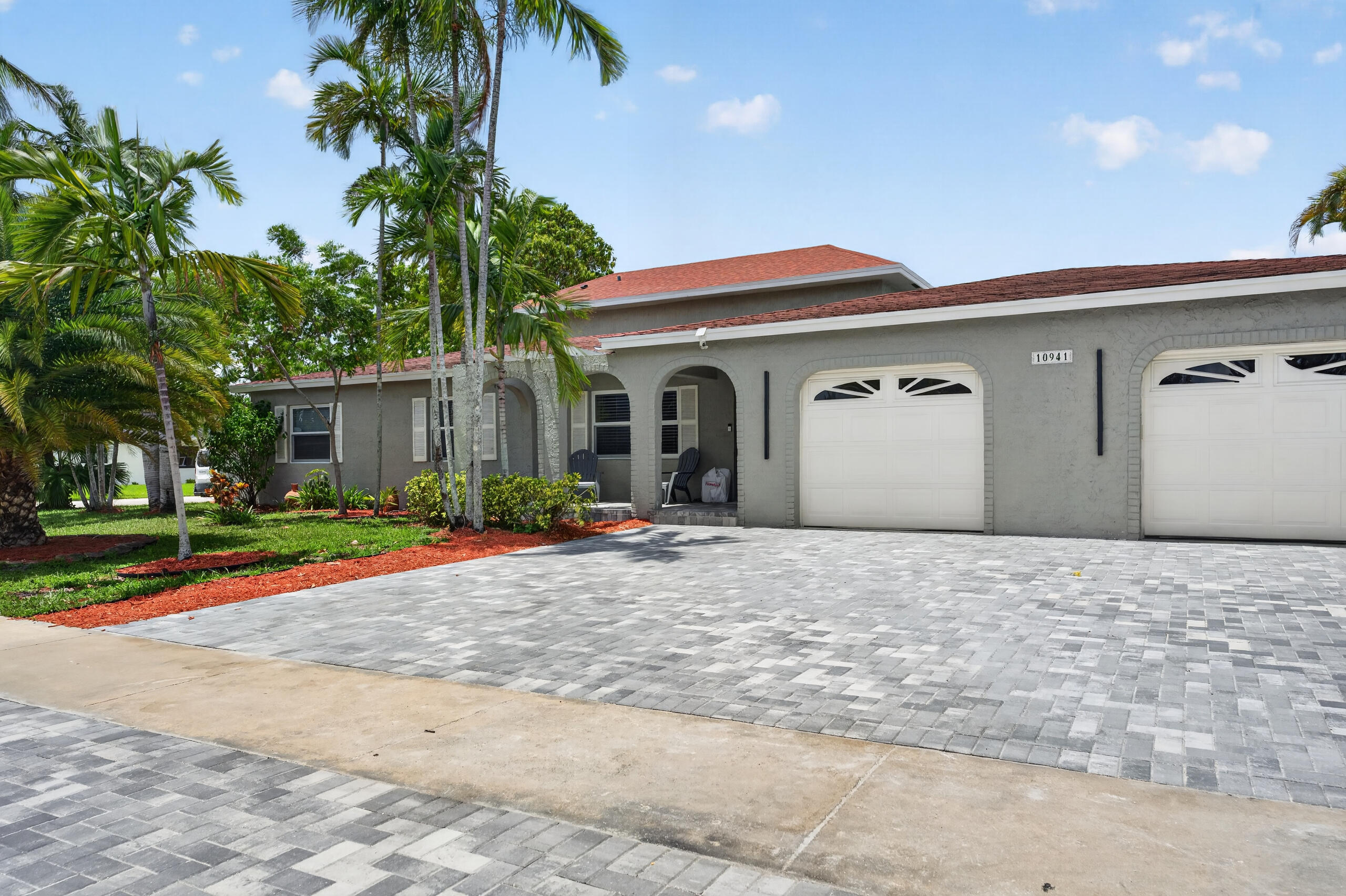 10941 Granite Street Property Photo 3