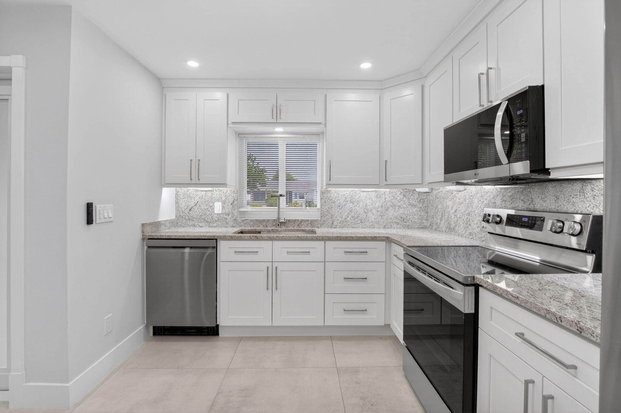 6049 Vía Diana Property Photo 2