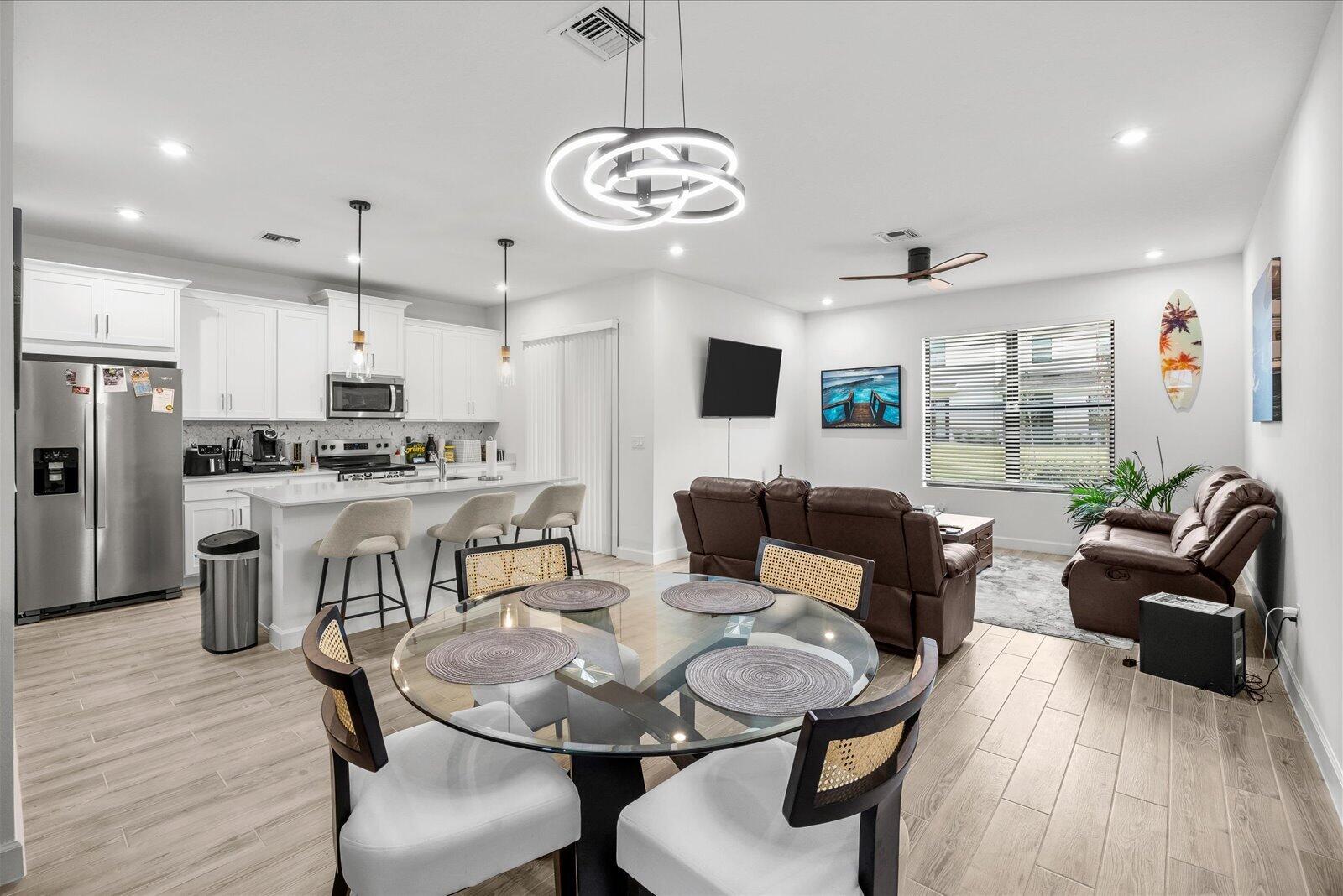 14042 Sw Thorens Drive Property Photo 6