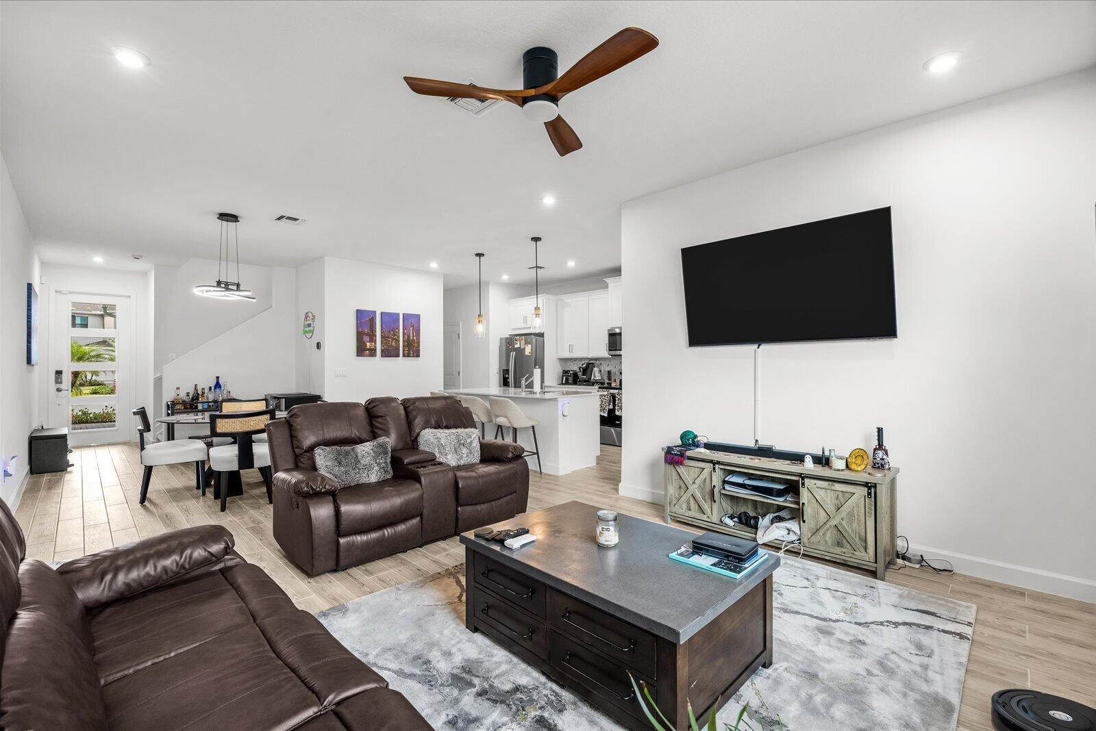 14042 Sw Thorens Drive Property Photo 8