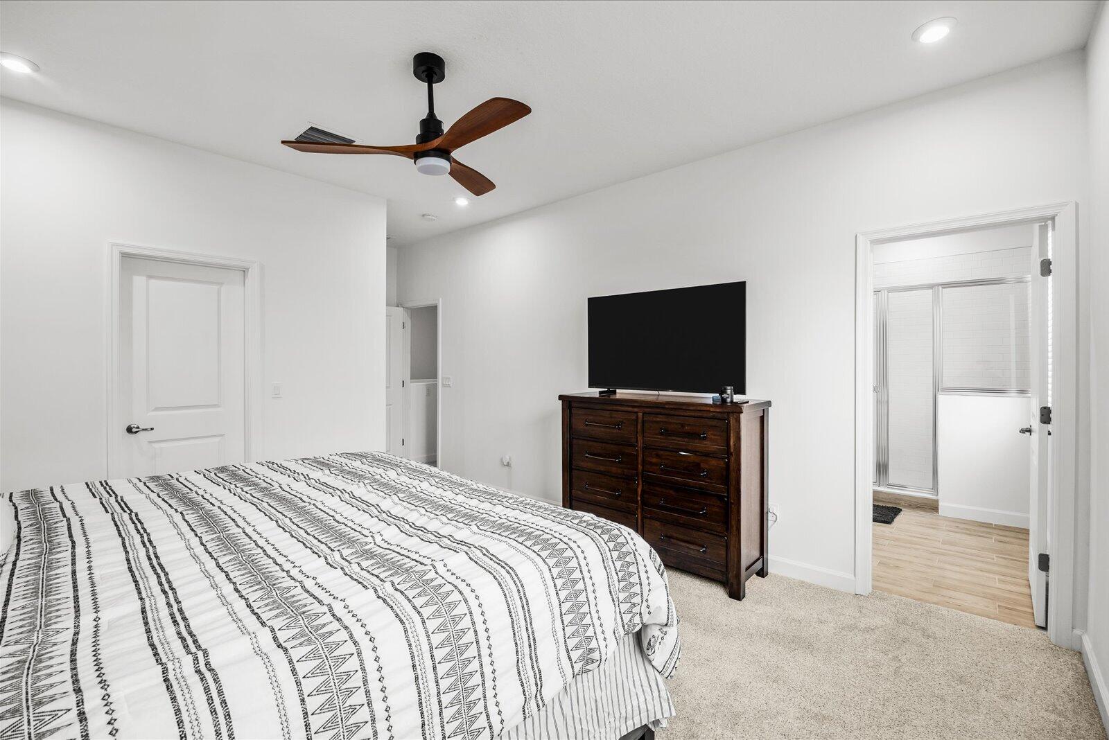 14042 Sw Thorens Drive Property Photo 15