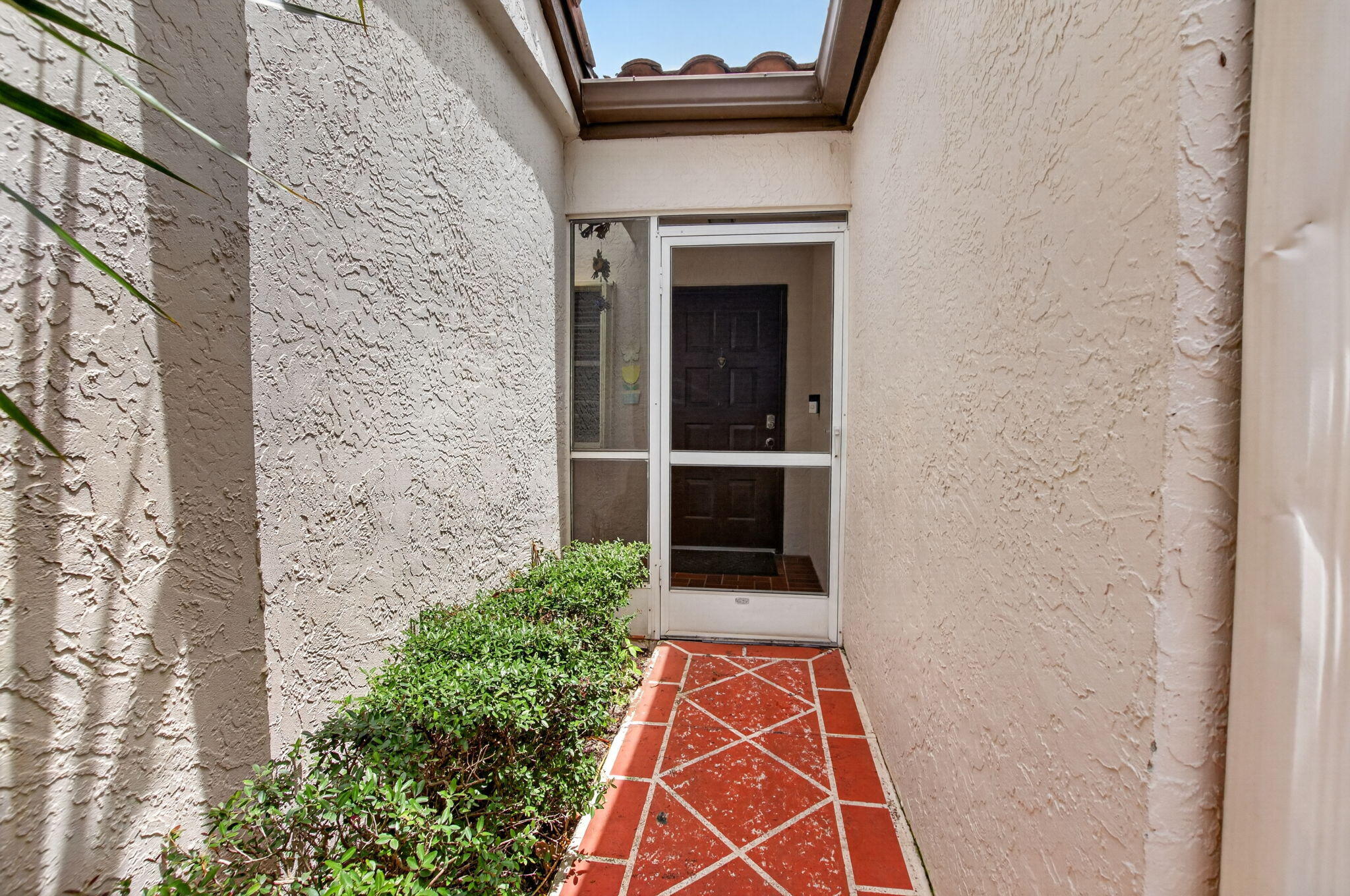 6082 Waldwick Circle Property Photo 5