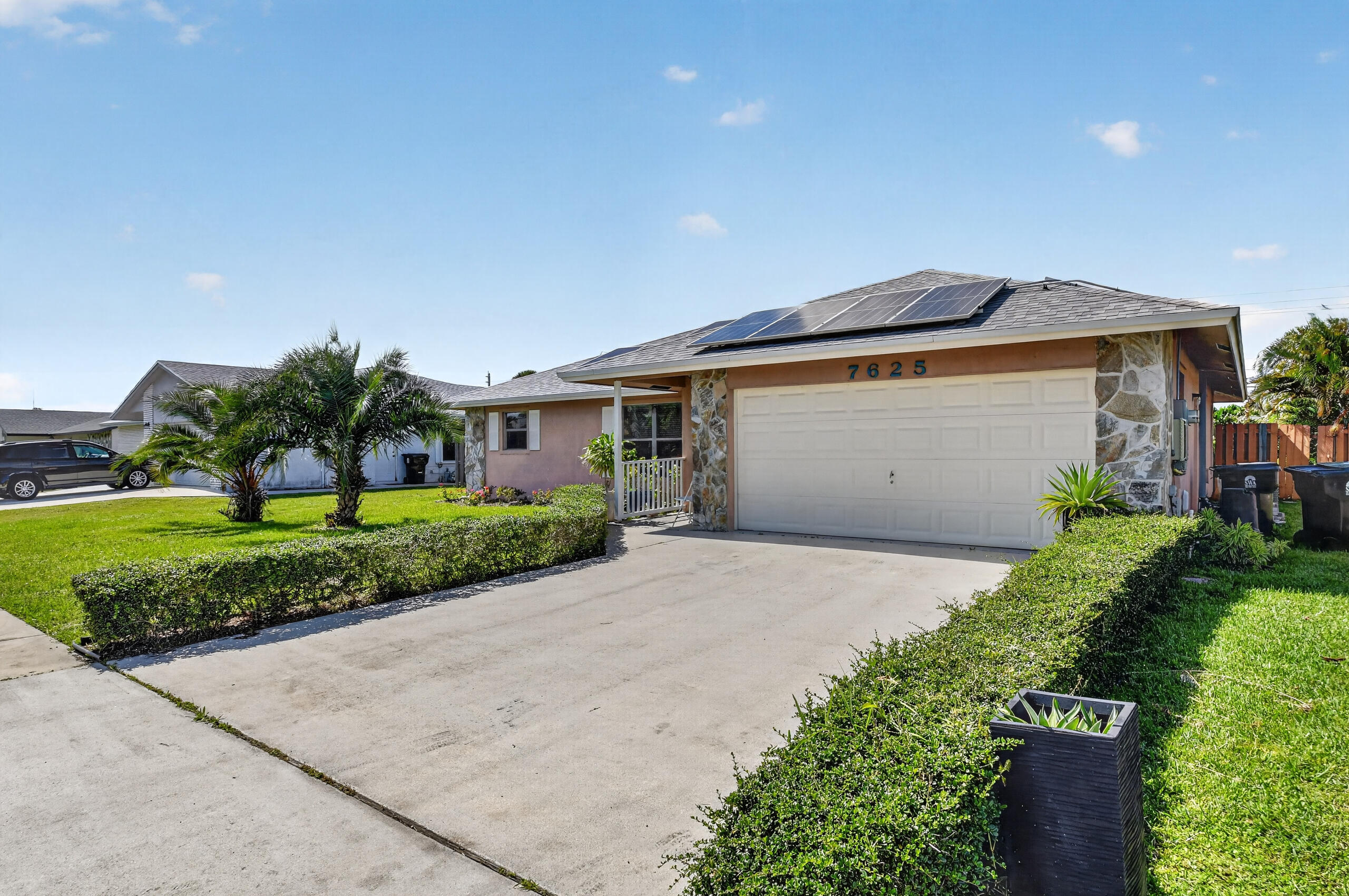 7625 Woodland Creek Lane Property Photo 4