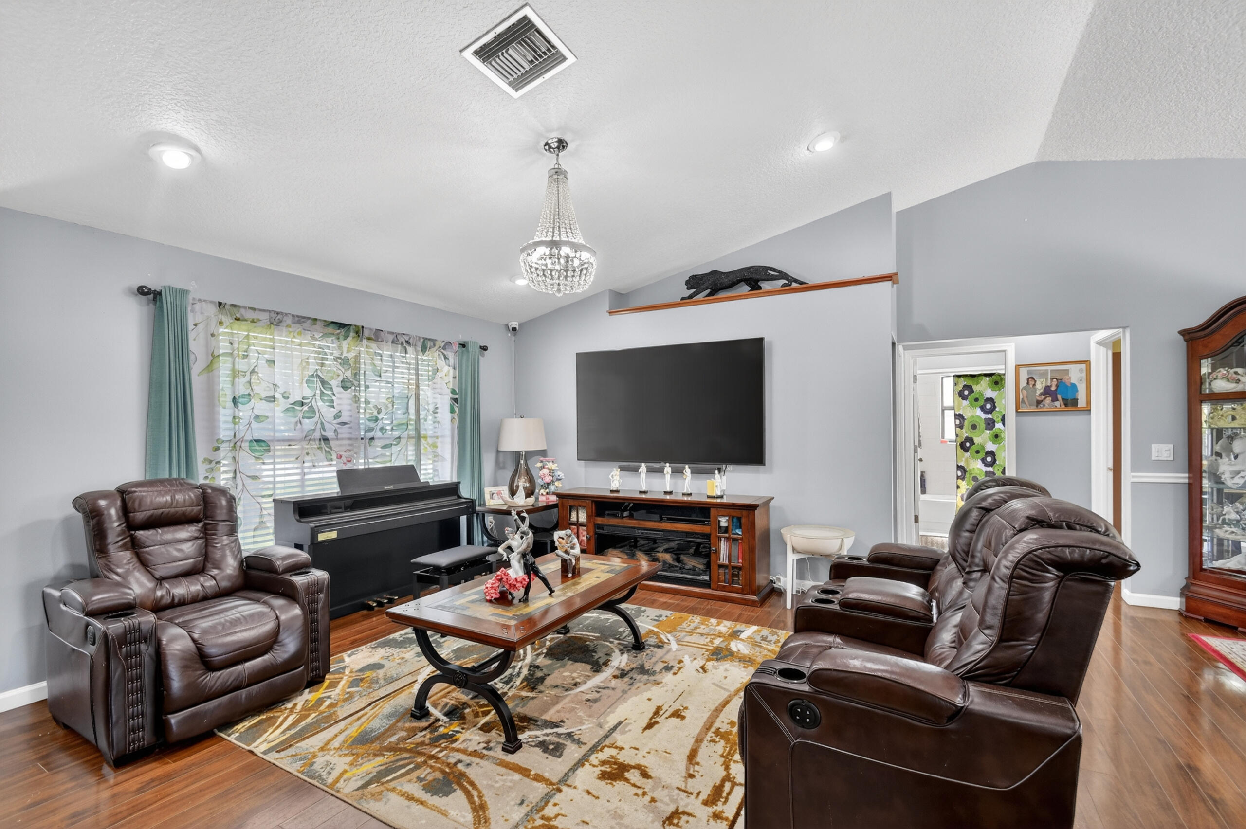 7625 Woodland Creek Lane Property Photo 14