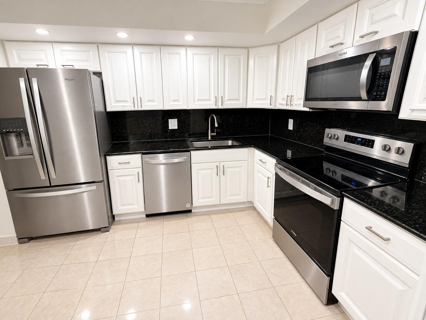 907 Cypress Terrace 201 Property Photo 3